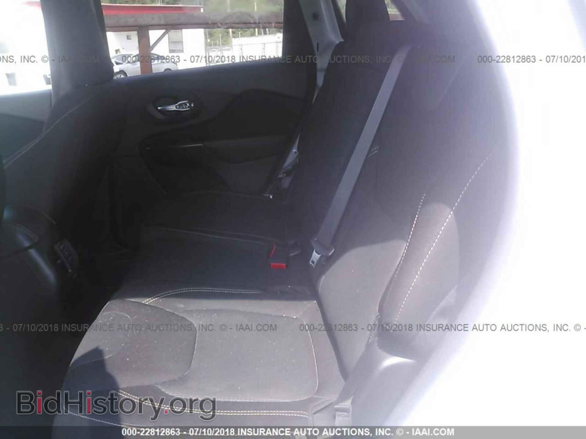 2017 Jeep Cherokee - VIN: 1C4PJMCB0HW564594 - Фото 8