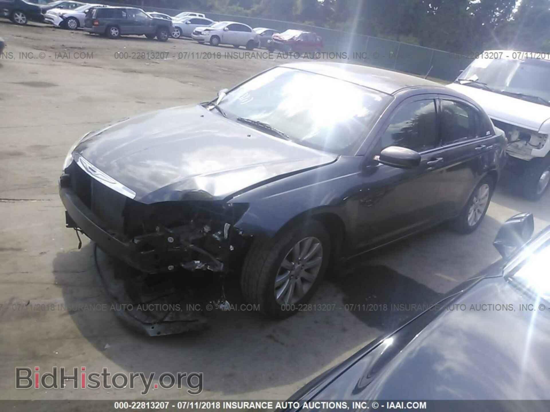 2014 Chrysler 200 - VIN: 1C3CCBBB5EN197826 - Фото 2