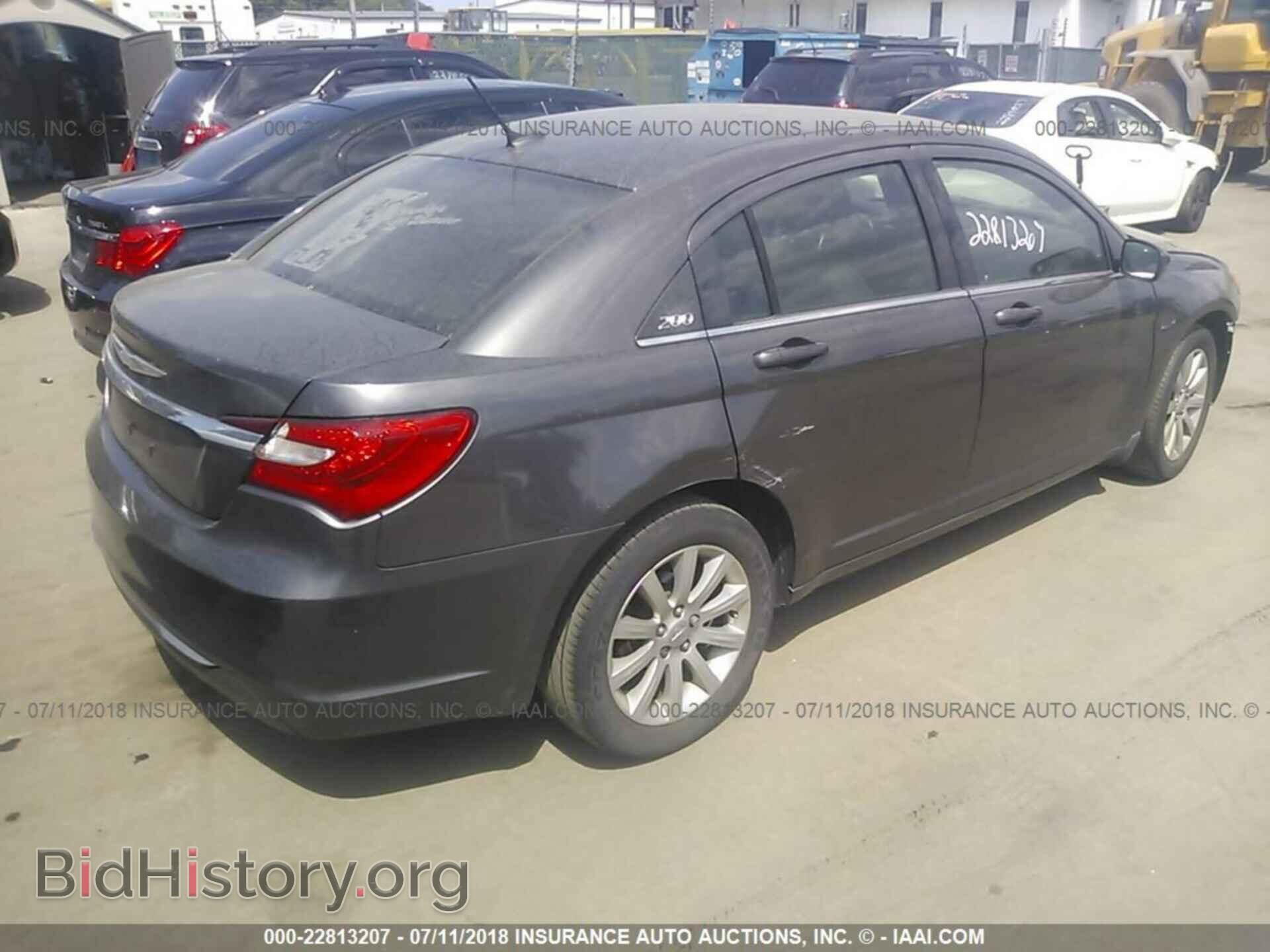 2014 Chrysler 200 - VIN: 1C3CCBBB5EN197826 - Фото 4