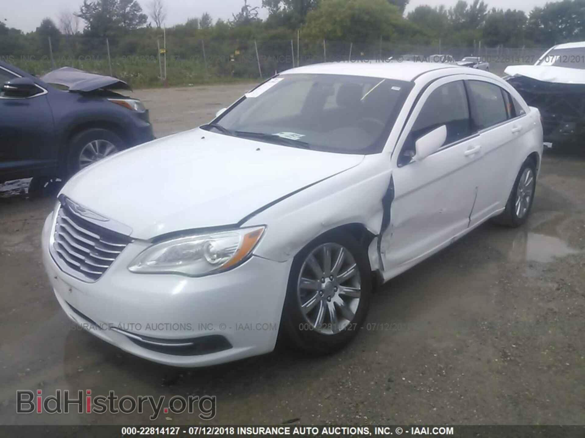 2013 Chrysler 200 - VIN: 1C3CCBBB6DN593732 - Photo 2