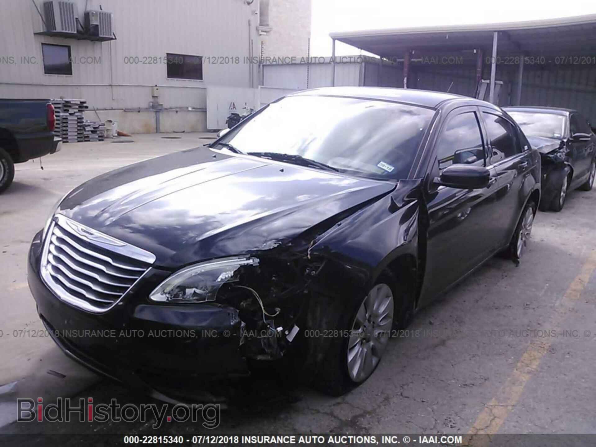 2013 Chrysler 200 - VIN: 1C3CCBAB2DN642197 - Photo 2