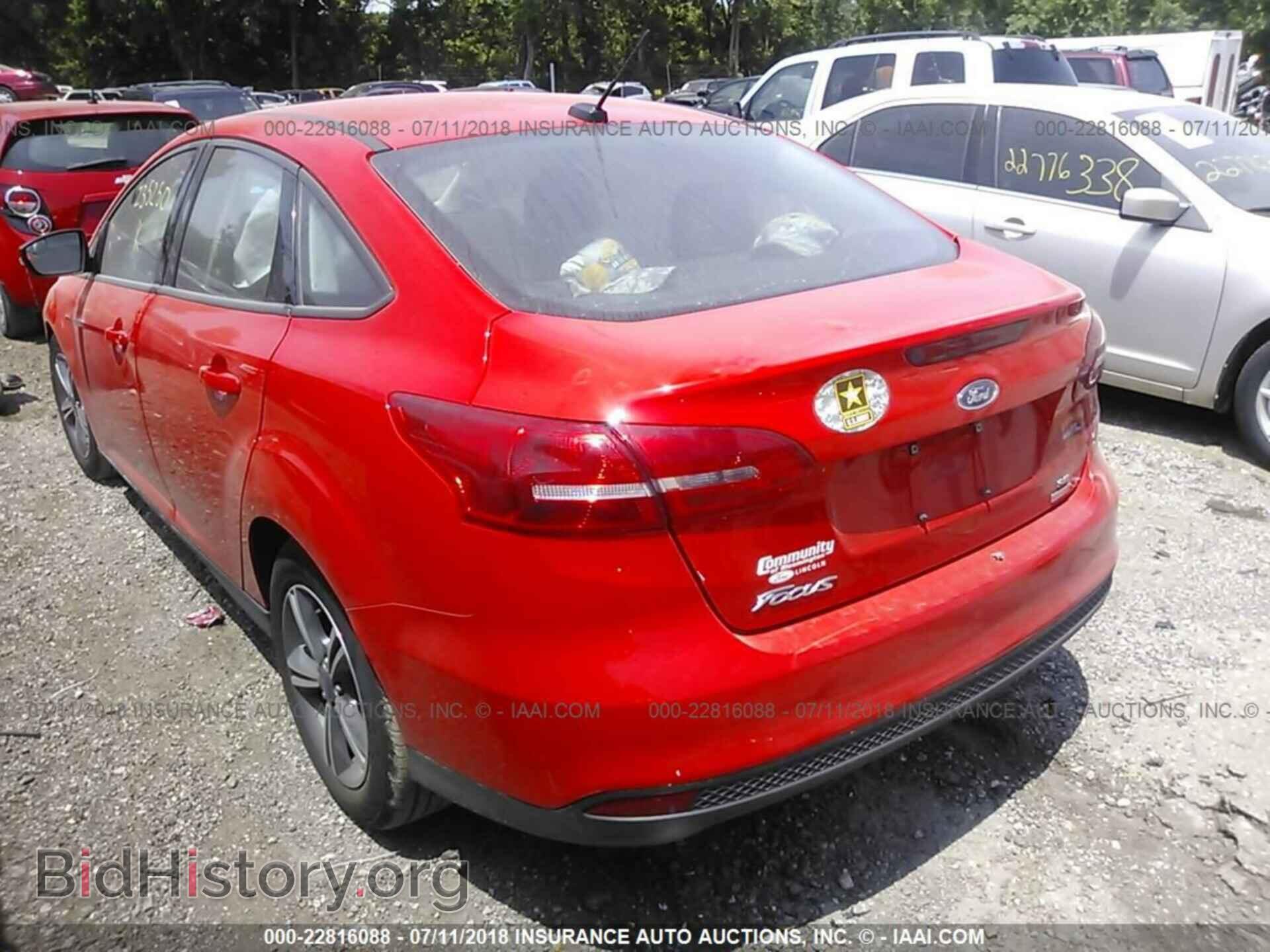 2017 Ford Focus - VIN: 1FADP3FEXHL235250 - Photo 3