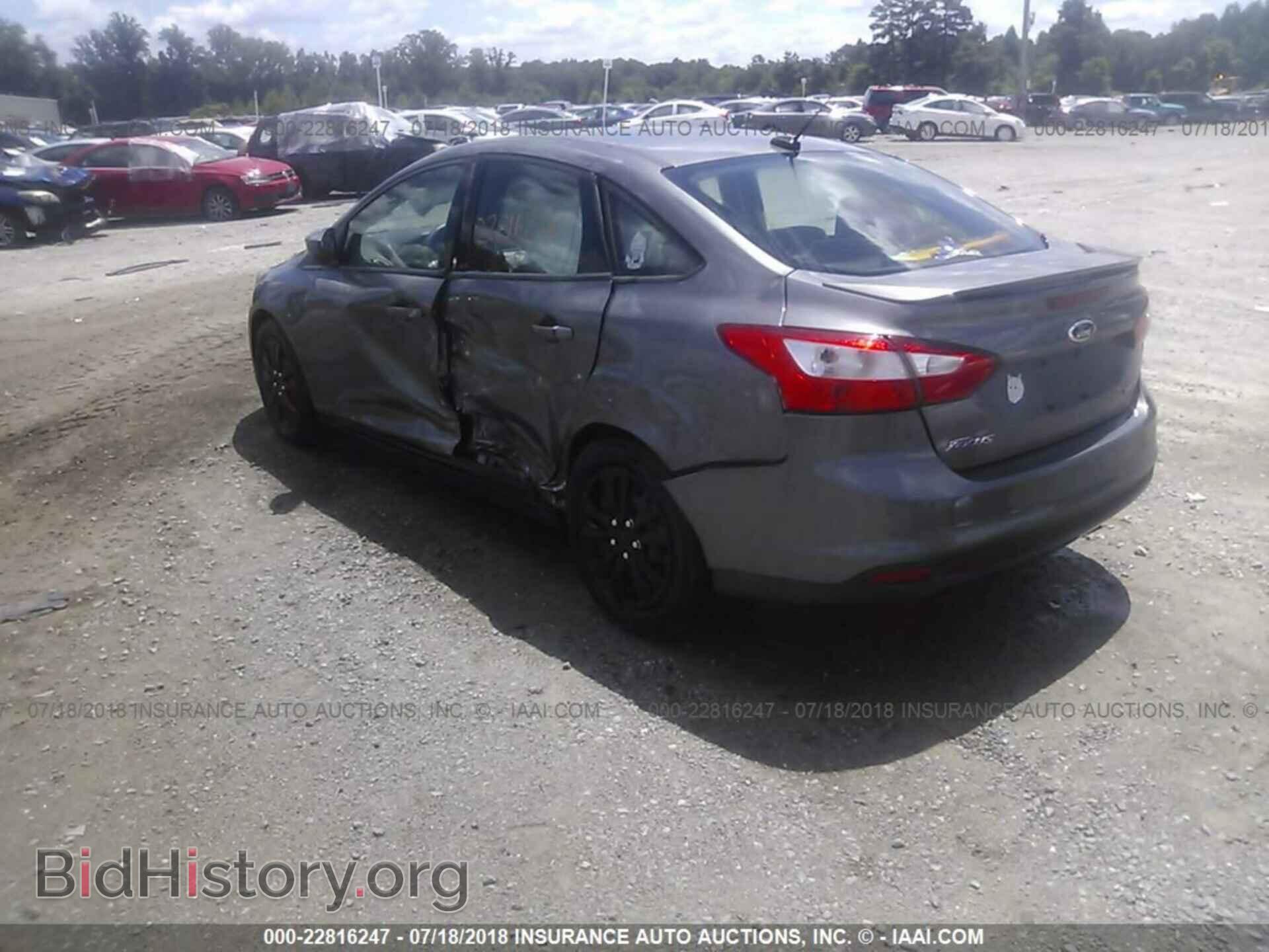 2012 Ford Focus - VIN: 1FAHP3F2XCL117697 - Photo 3