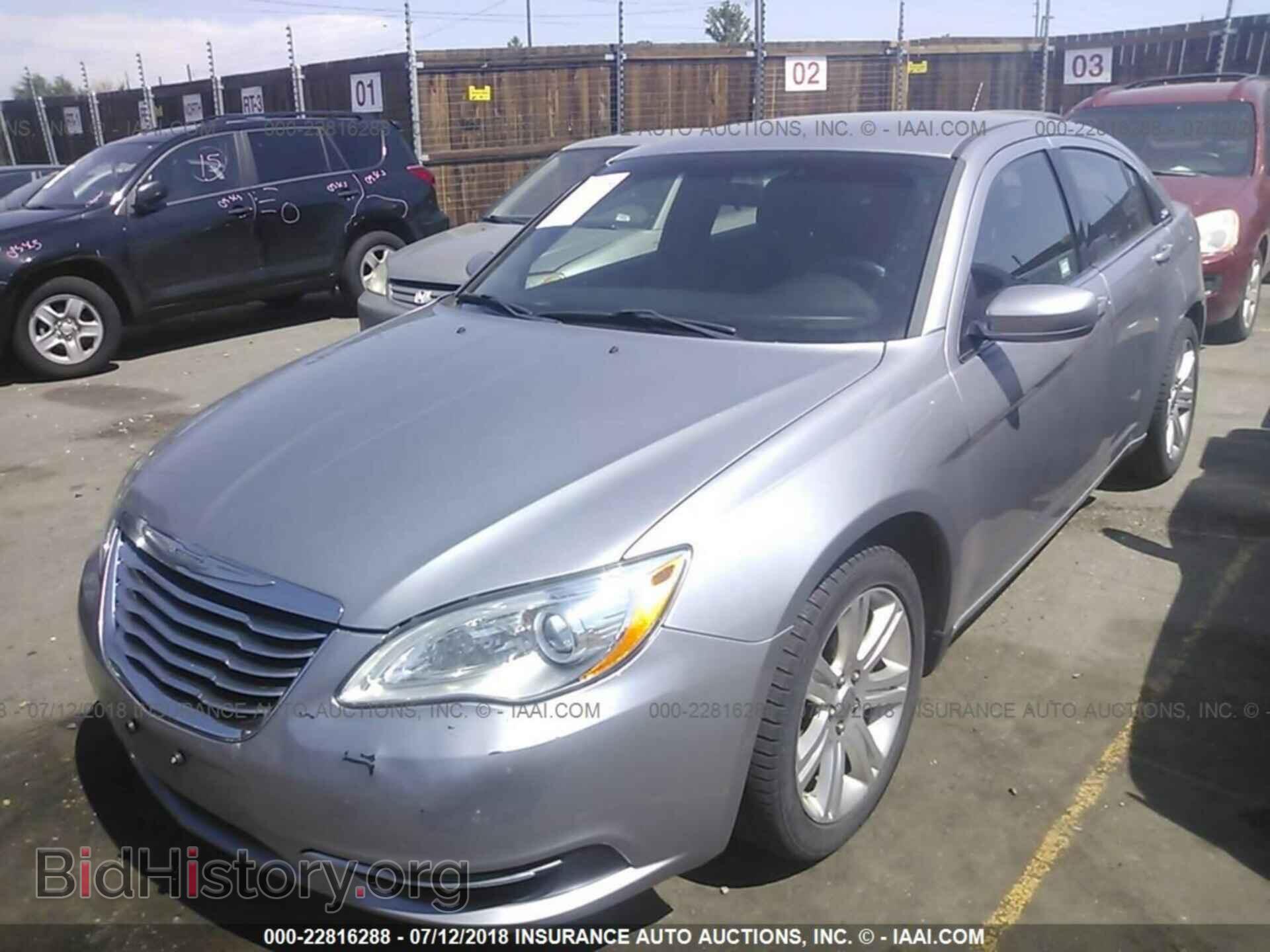 2013 Chrysler 200 - VIN: 1C3CCBAB0DN761561 - Photo 2