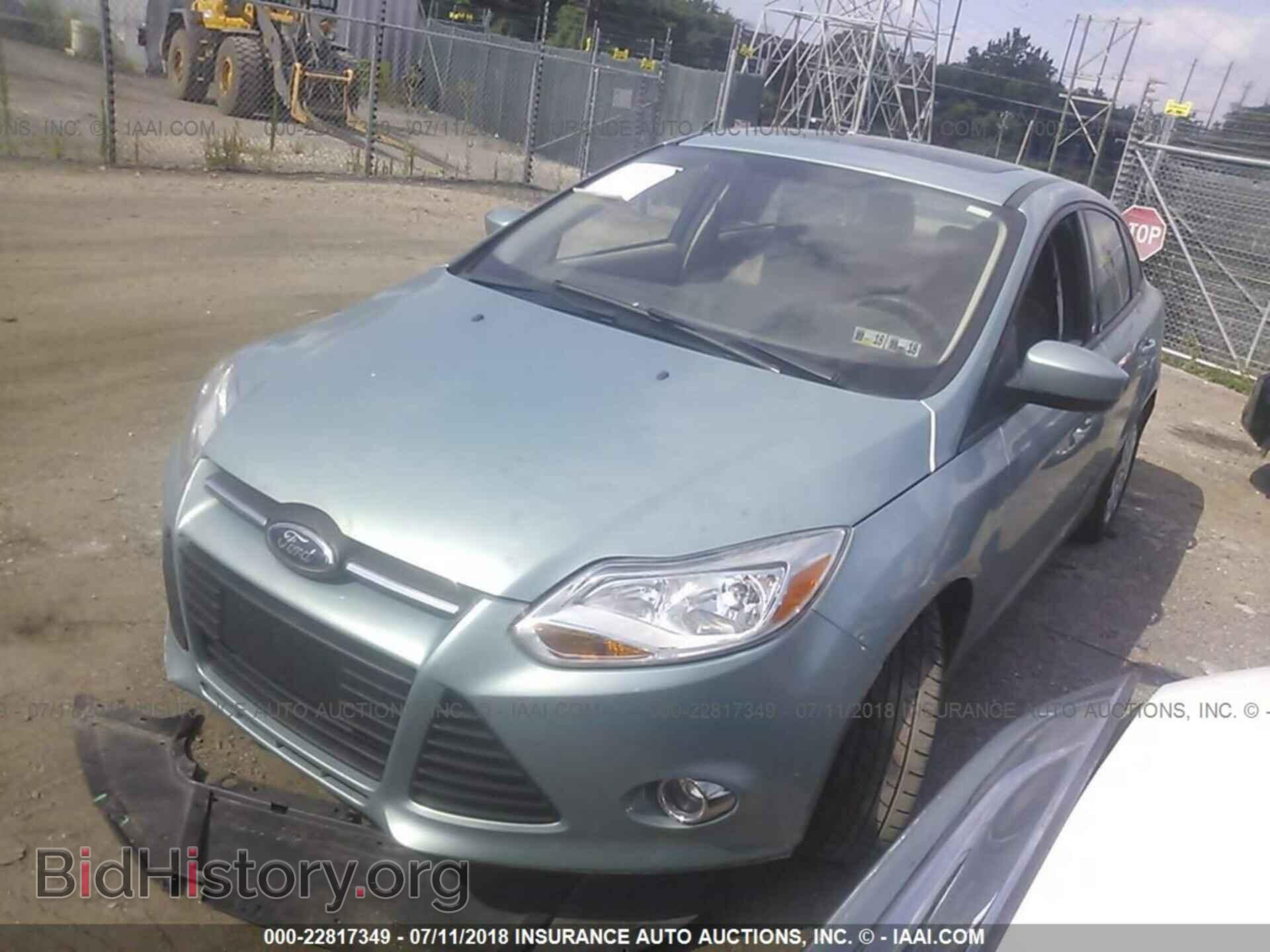 2012 Ford Focus - VIN: 1FAHP3F22CL413054 - Фото 2