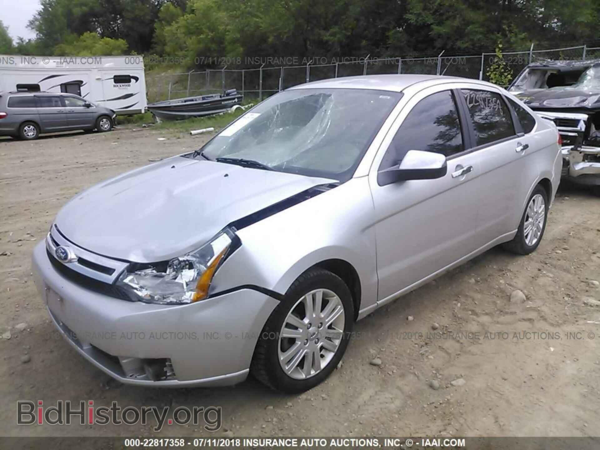 2011 Ford Focus - VIN: 1FAHP3HN8BW103401 - Фото 2