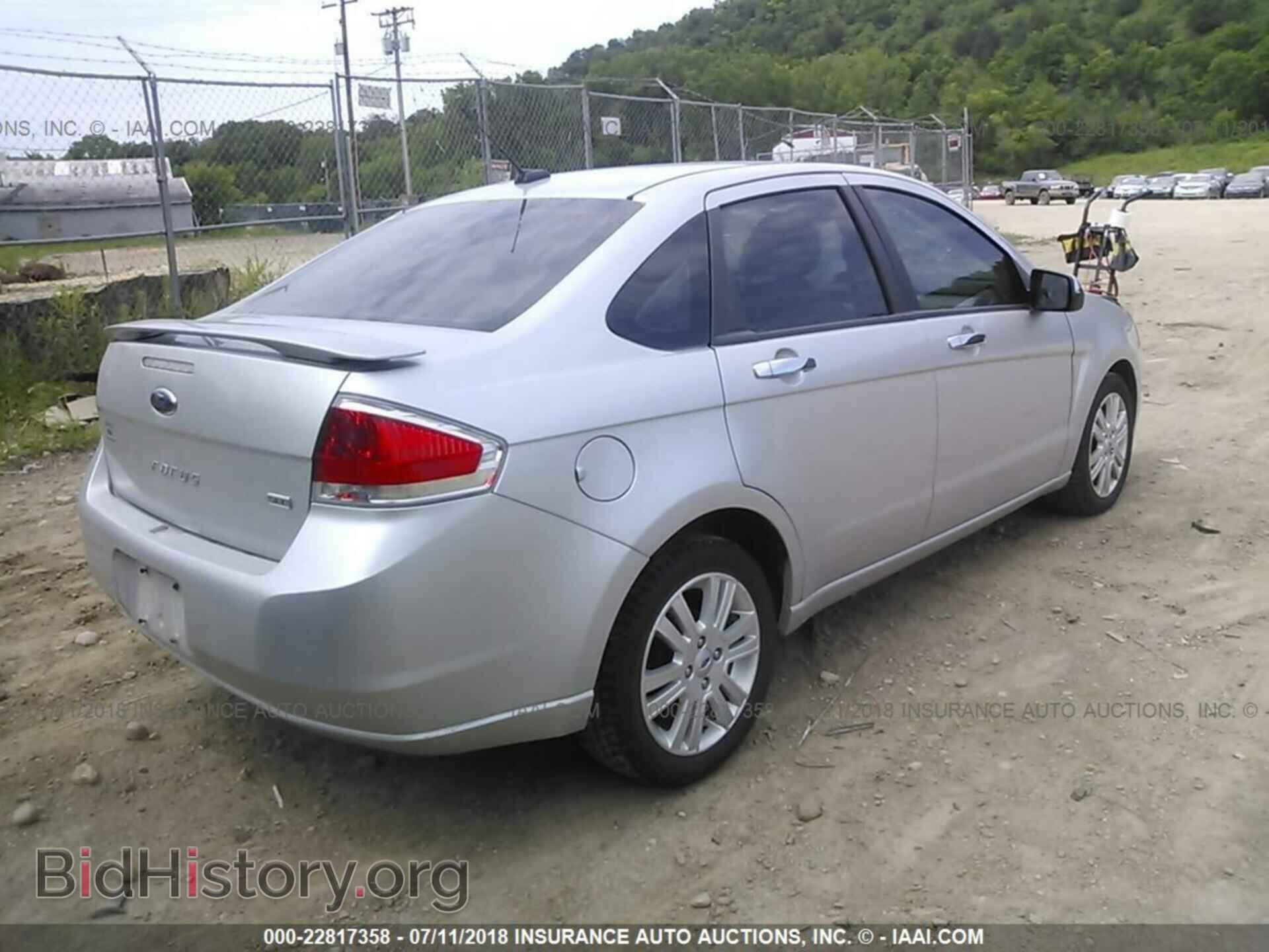 2011 Ford Focus - VIN: 1FAHP3HN8BW103401 - Фото 4