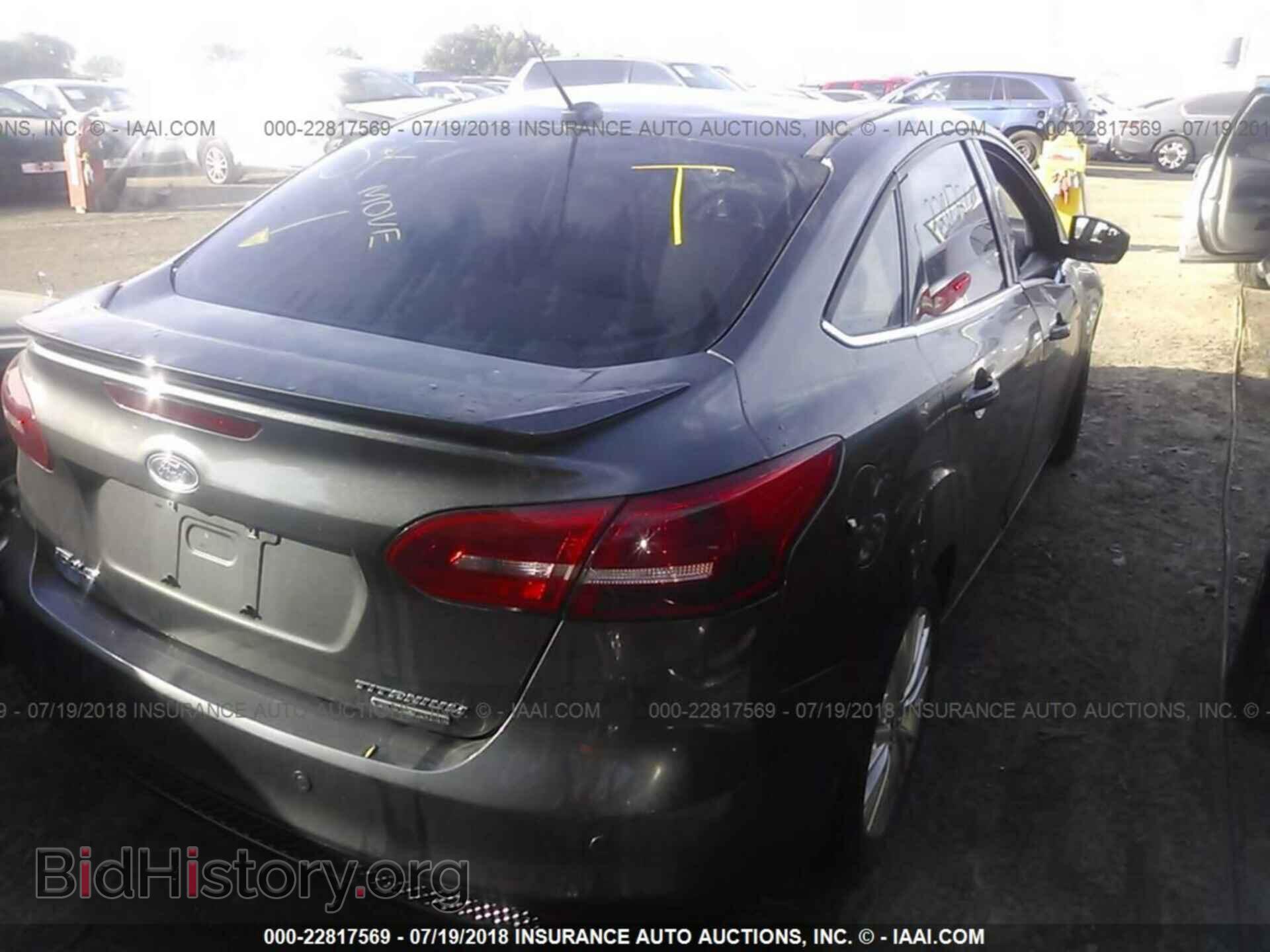 2015 Ford Focus - VIN: 1FADP3J27FL229576 - Photo 4
