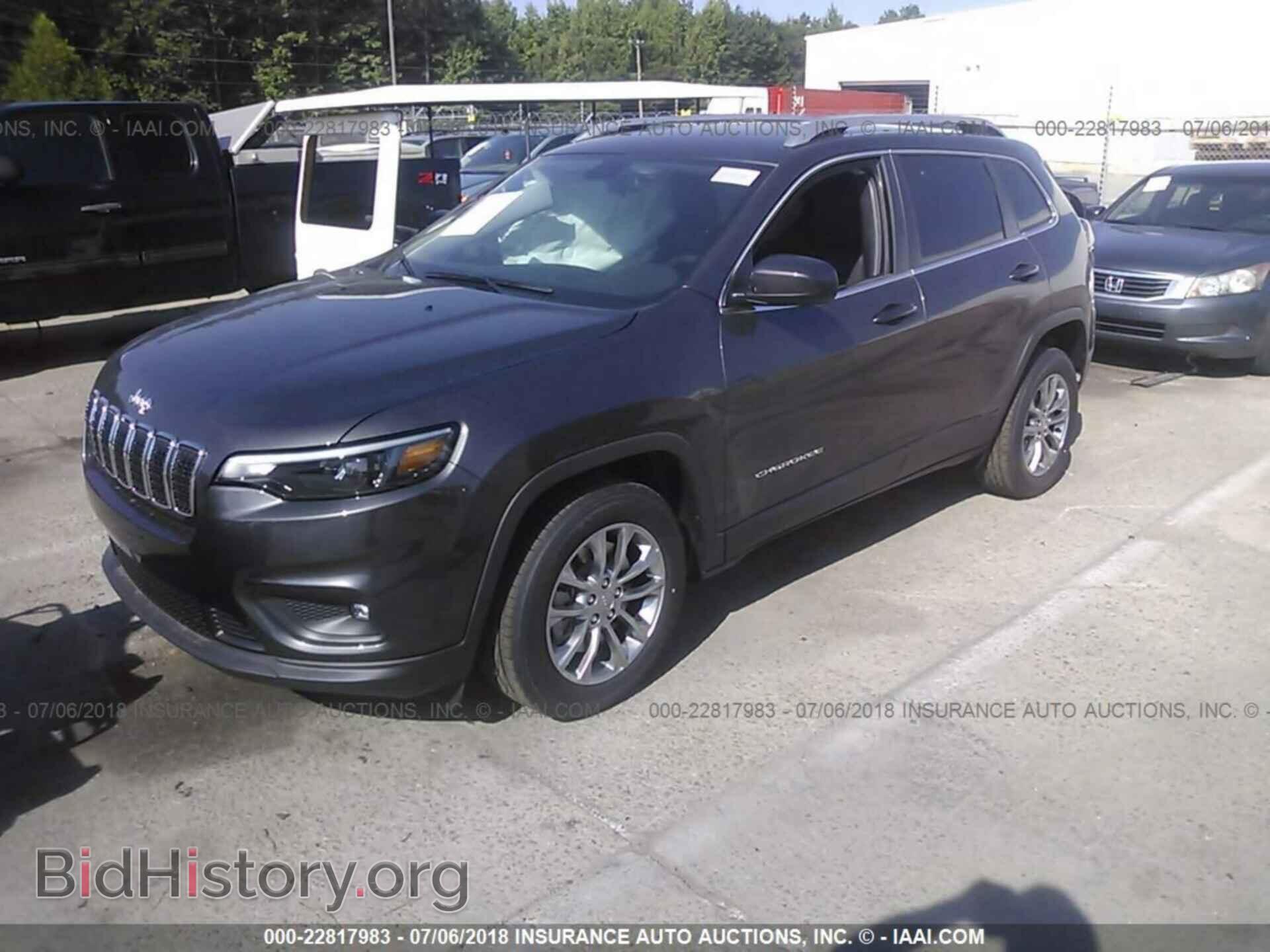 2019 Jeep Cherokee - VIN: 1C4PJLLB6KD202511 - Photo 2