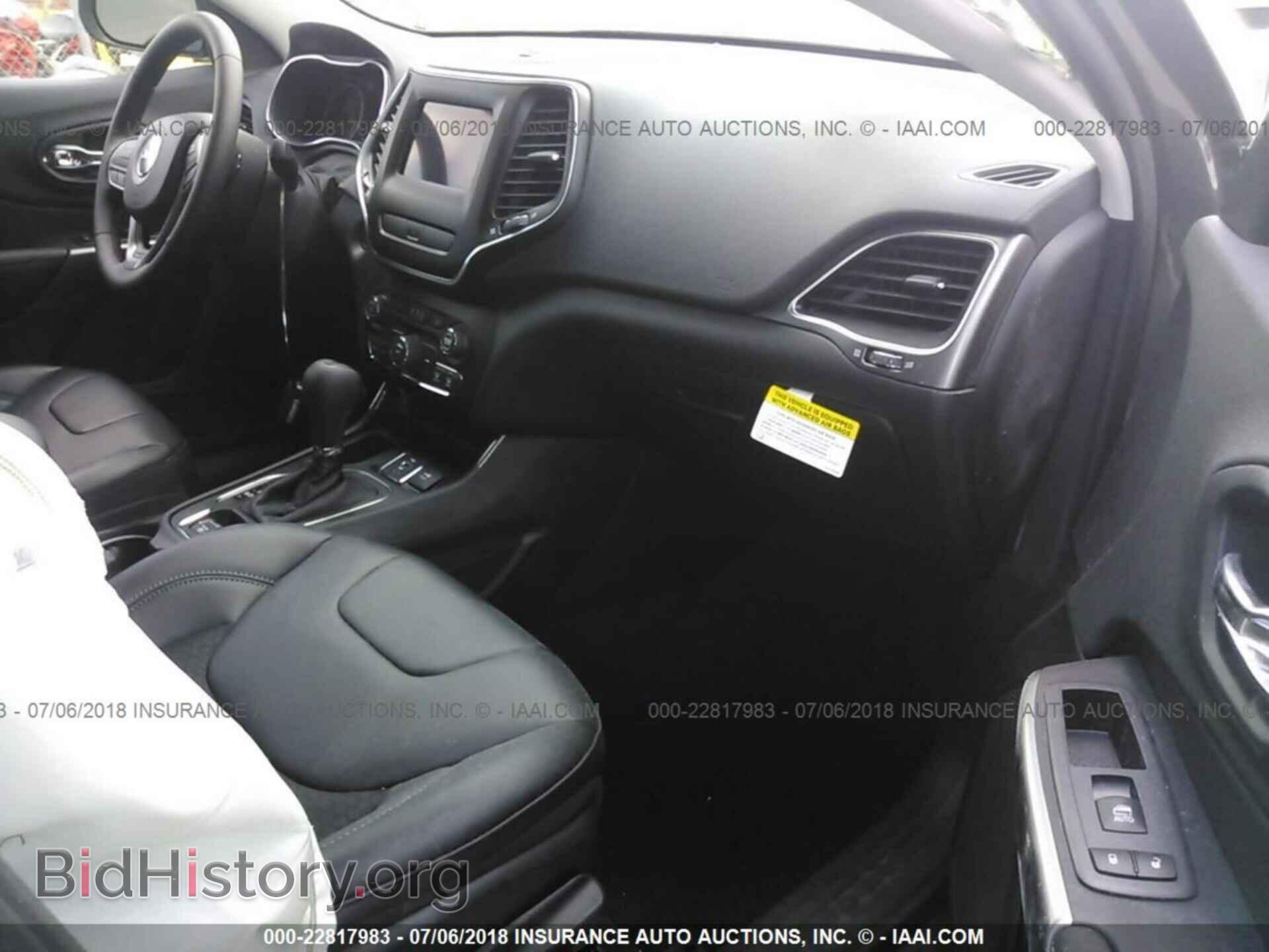 2019 Jeep Cherokee - VIN: 1C4PJLLB6KD202511 - Photo 5