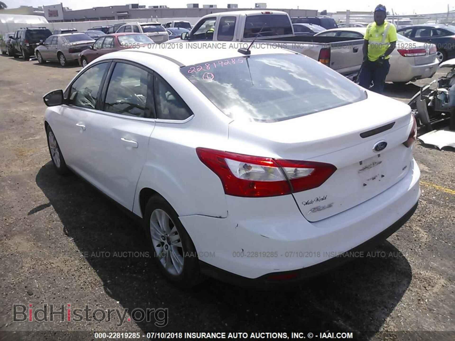 2012 Ford Focus - VIN: 1FAHP3H28CL357750 - Photo 3