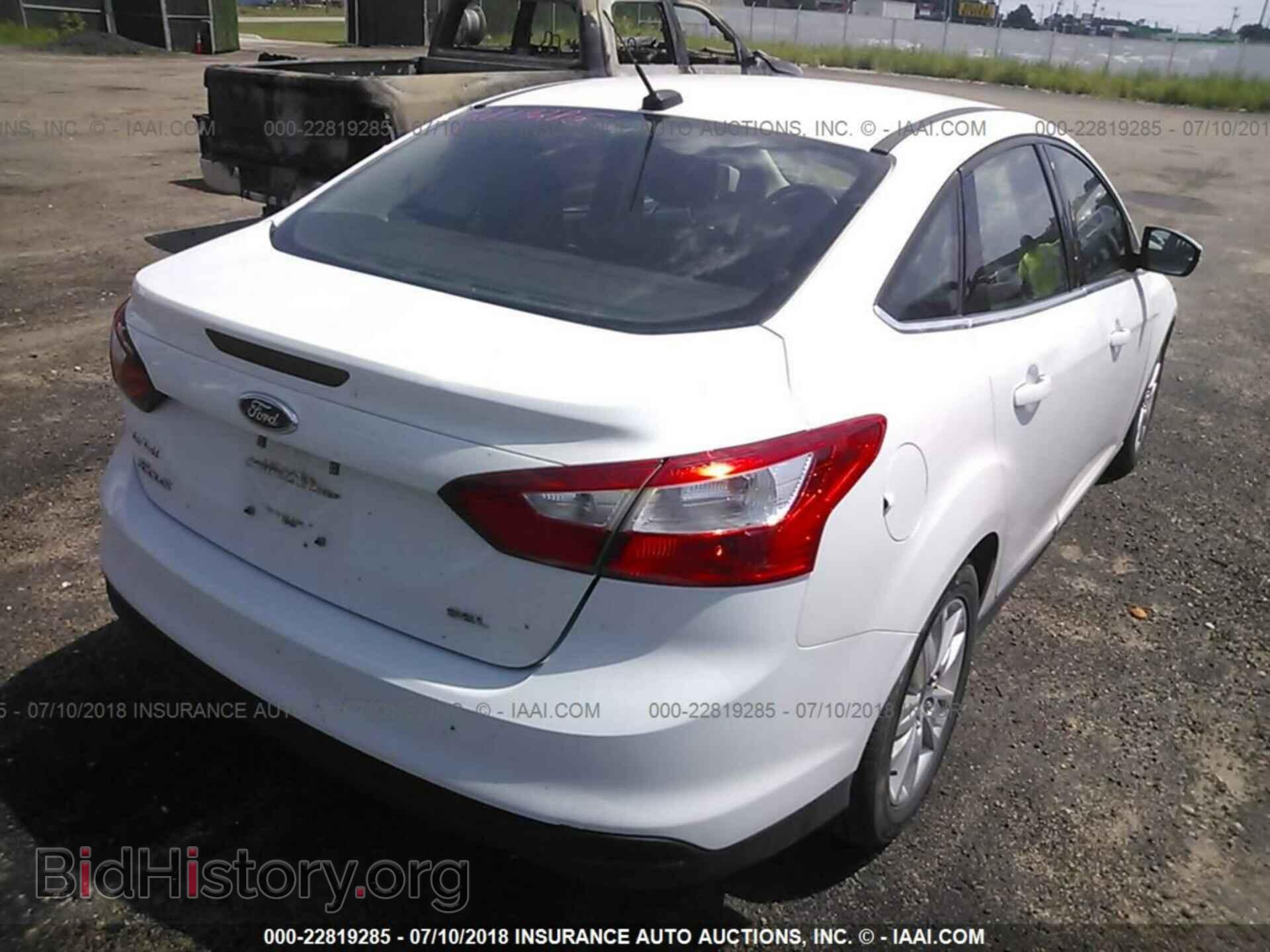 2012 Ford Focus - VIN: 1FAHP3H28CL357750 - Photo 4
