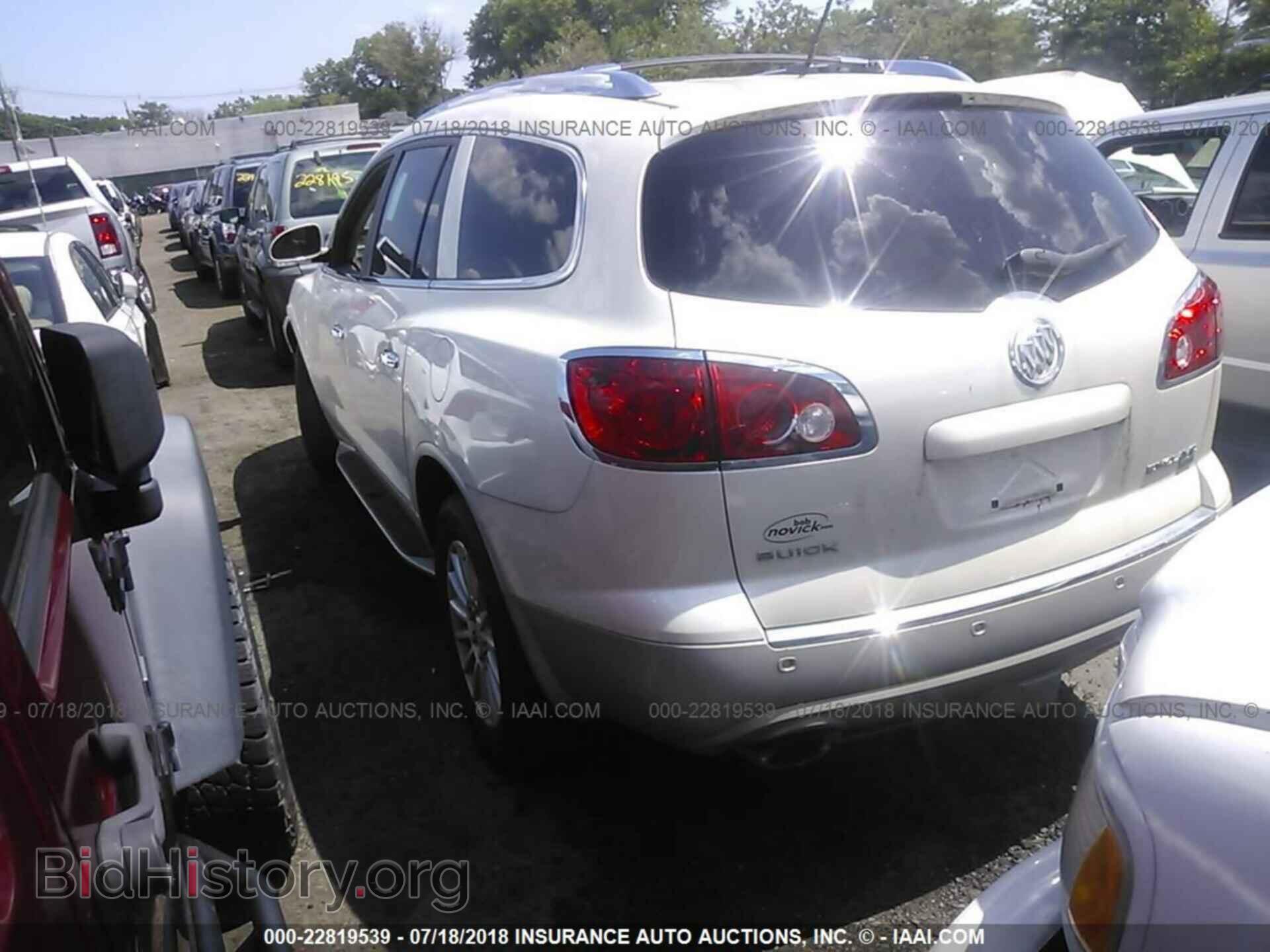 2011 Buick Enclave - VIN: 5GAKVBED7BJ217982 - Фото 3