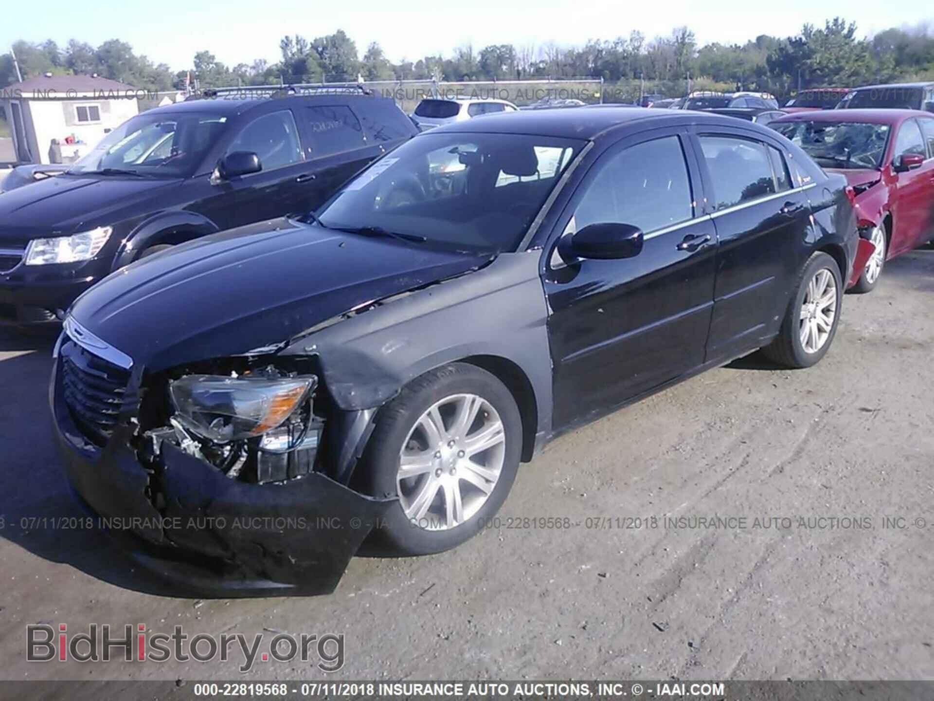 2013 Chrysler 200 - VIN: 1C3CCBBB7DN656160 - Фото 2