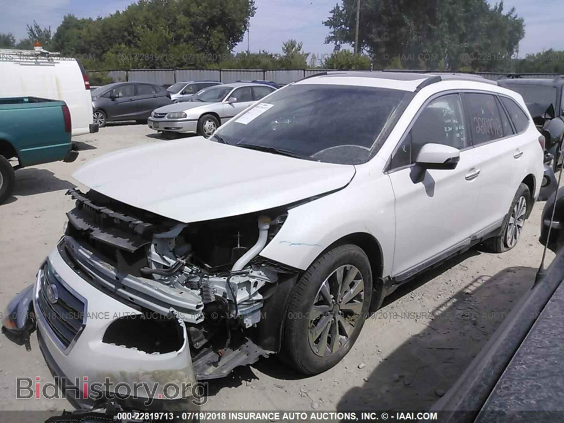 2017 Subaru Outback - VIN: 4S4BSATC0H3420944 - Фото 2