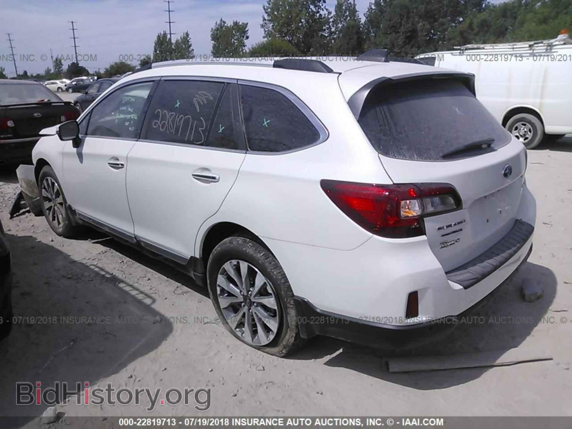 2017 Subaru Outback - VIN: 4S4BSATC0H3420944 - Фото 3