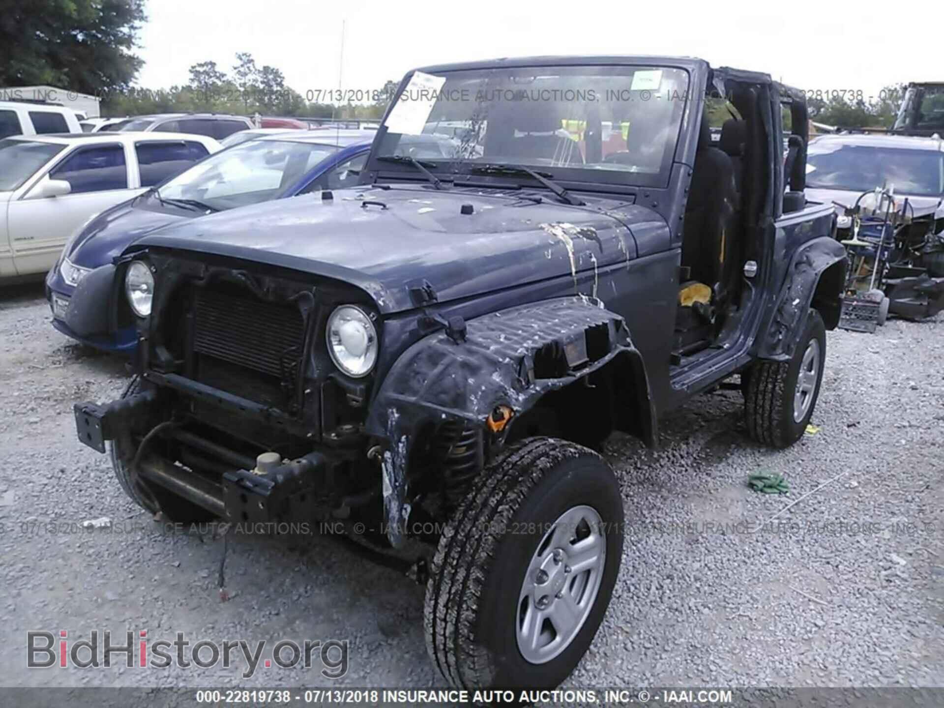 2017 Jeep Wrangler - VIN: 1C4AJWAG1HL745088 - Фото 2