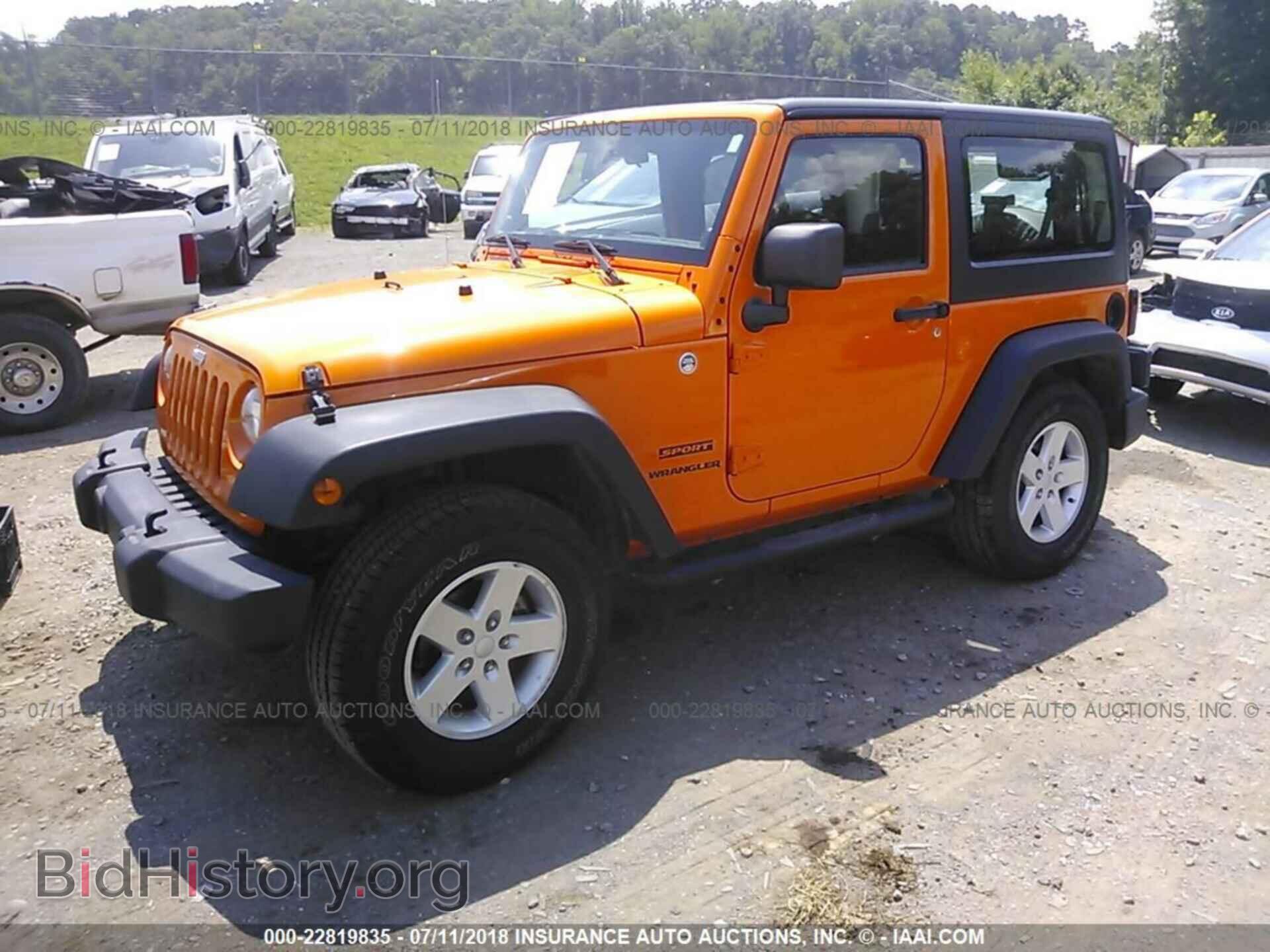 2012 Jeep Wrangler - VIN: 1C4AJWAG9CL279600 - Фото 2