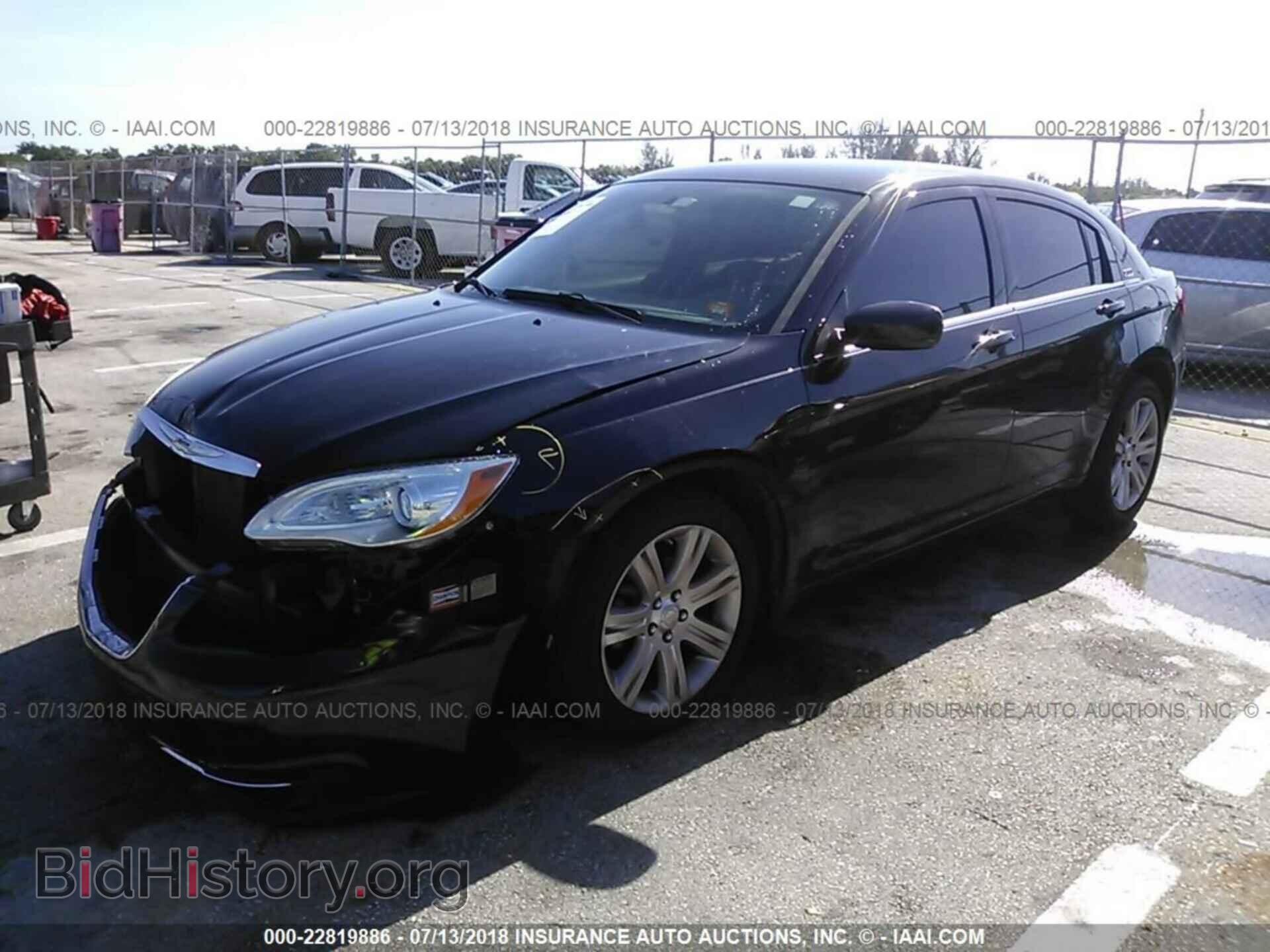 2013 Chrysler 200 - VIN: 1C3CCBABXDN761390 - Photo 2