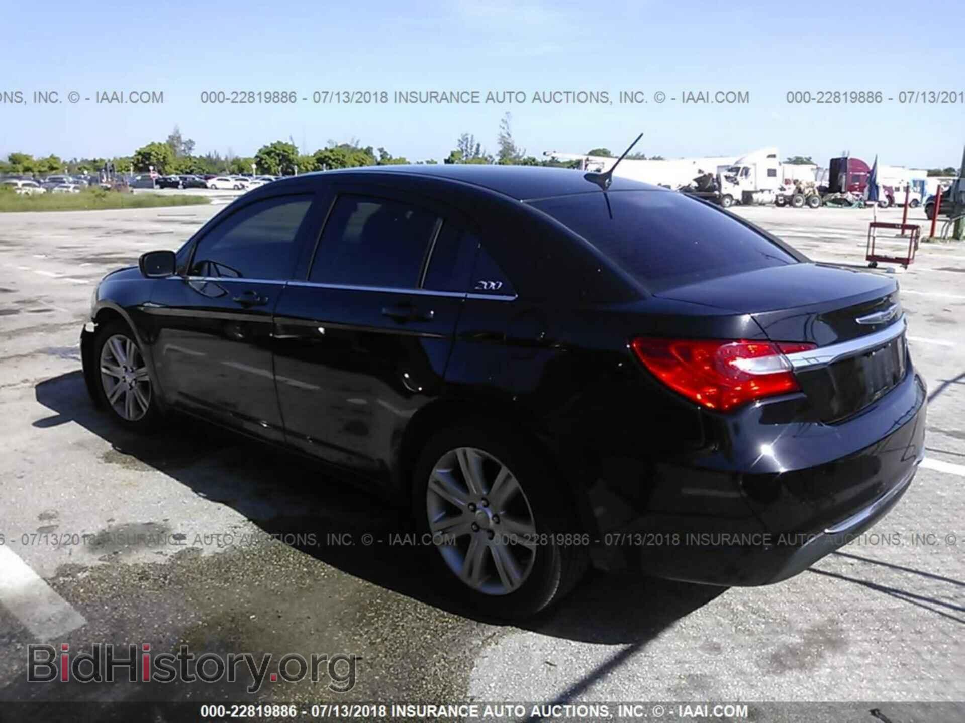 2013 Chrysler 200 - VIN: 1C3CCBABXDN761390 - Photo 3