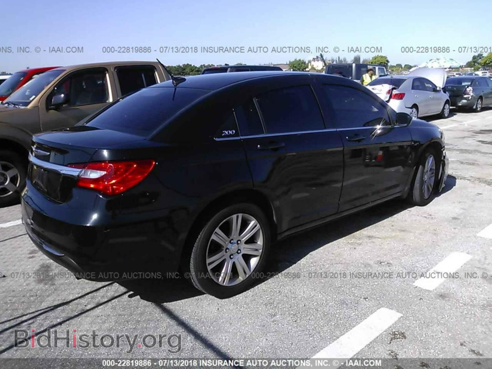 2013 Chrysler 200 - VIN: 1C3CCBABXDN761390 - Photo 4