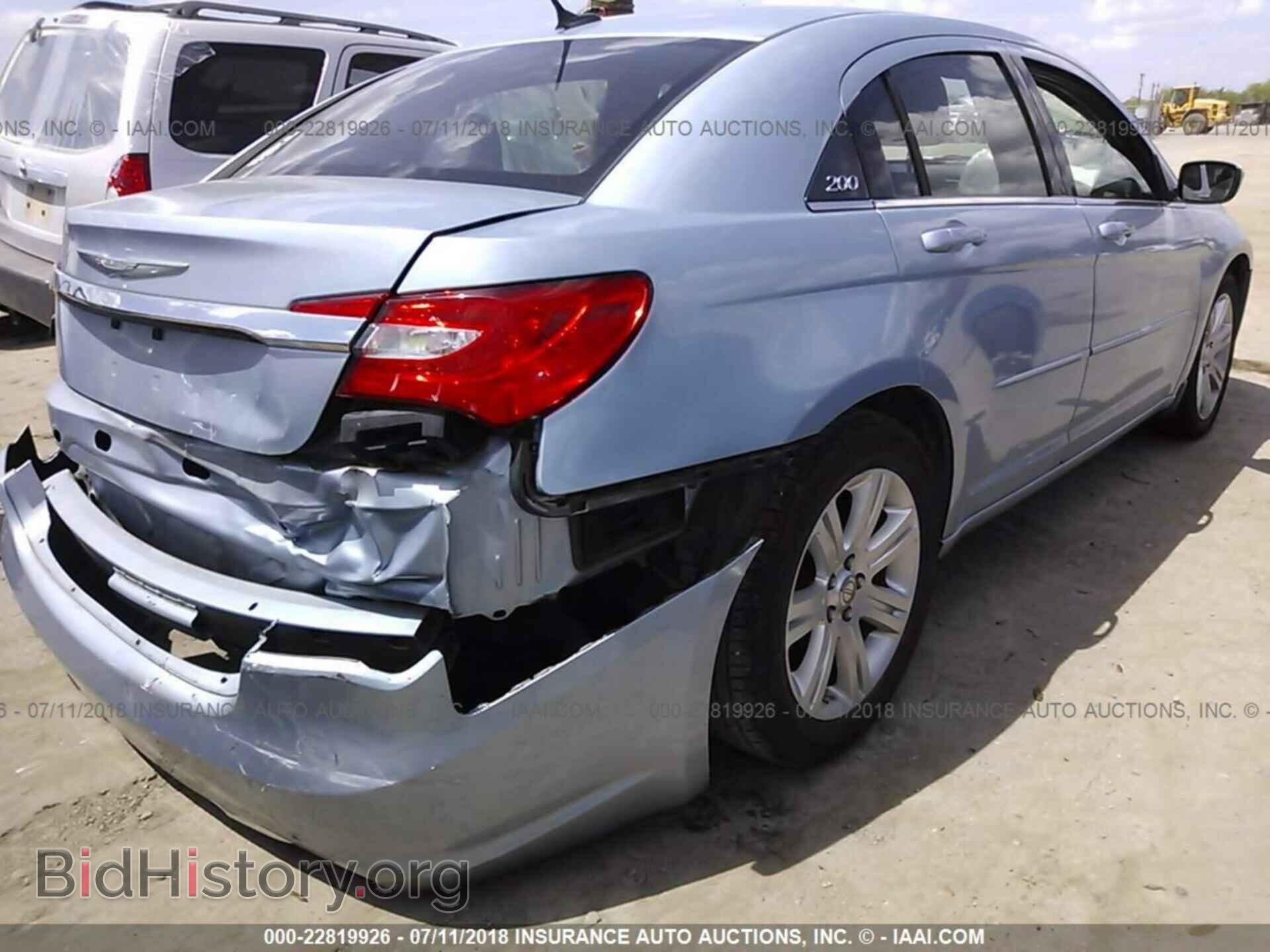 2013 Chrysler 200 - VIN: 1C3CCBBB8DN656233 - Photo 4