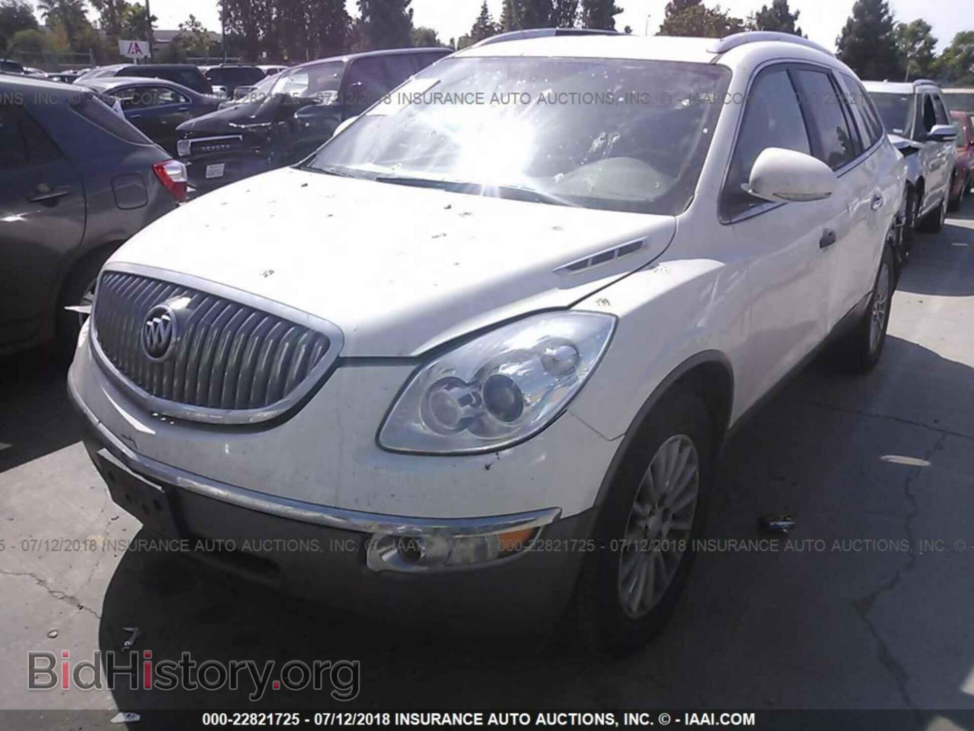 2012 Buick Enclave - VIN: 5GAKRCED8CJ216447 - Фото 2