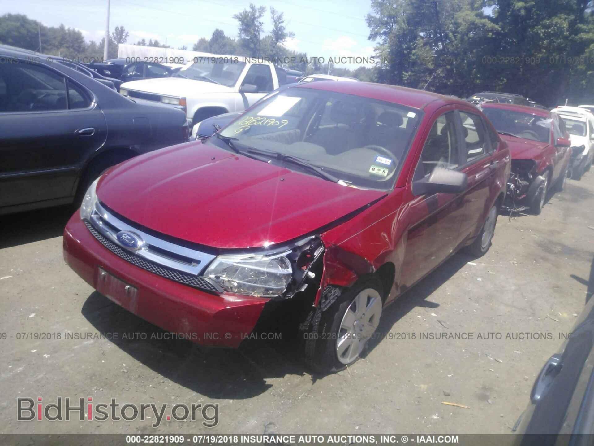 2011 Ford Focus - VIN: 1FAHP3EN2BW126497 - Фото 2