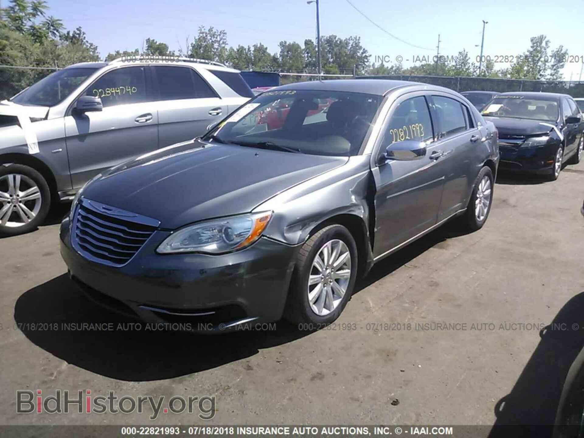 2011 Chrysler 200 - VIN: 1C3BC1FB4BN593080 - Фото 2