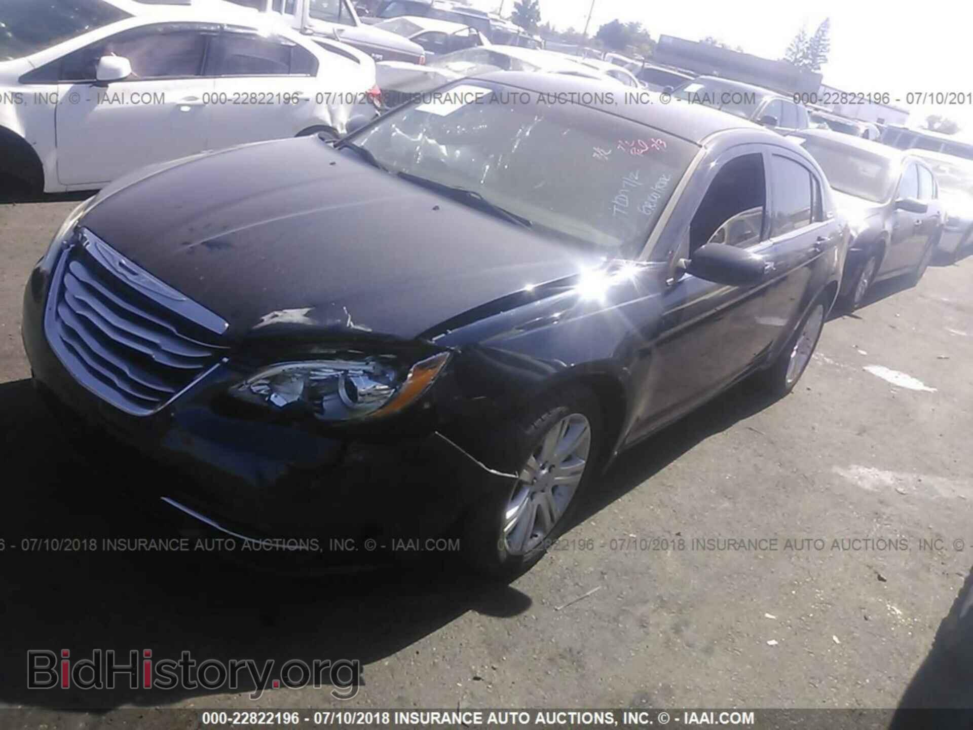 2013 Chrysler 200 - VIN: 1C3CCBBB6DN629063 - Photo 2