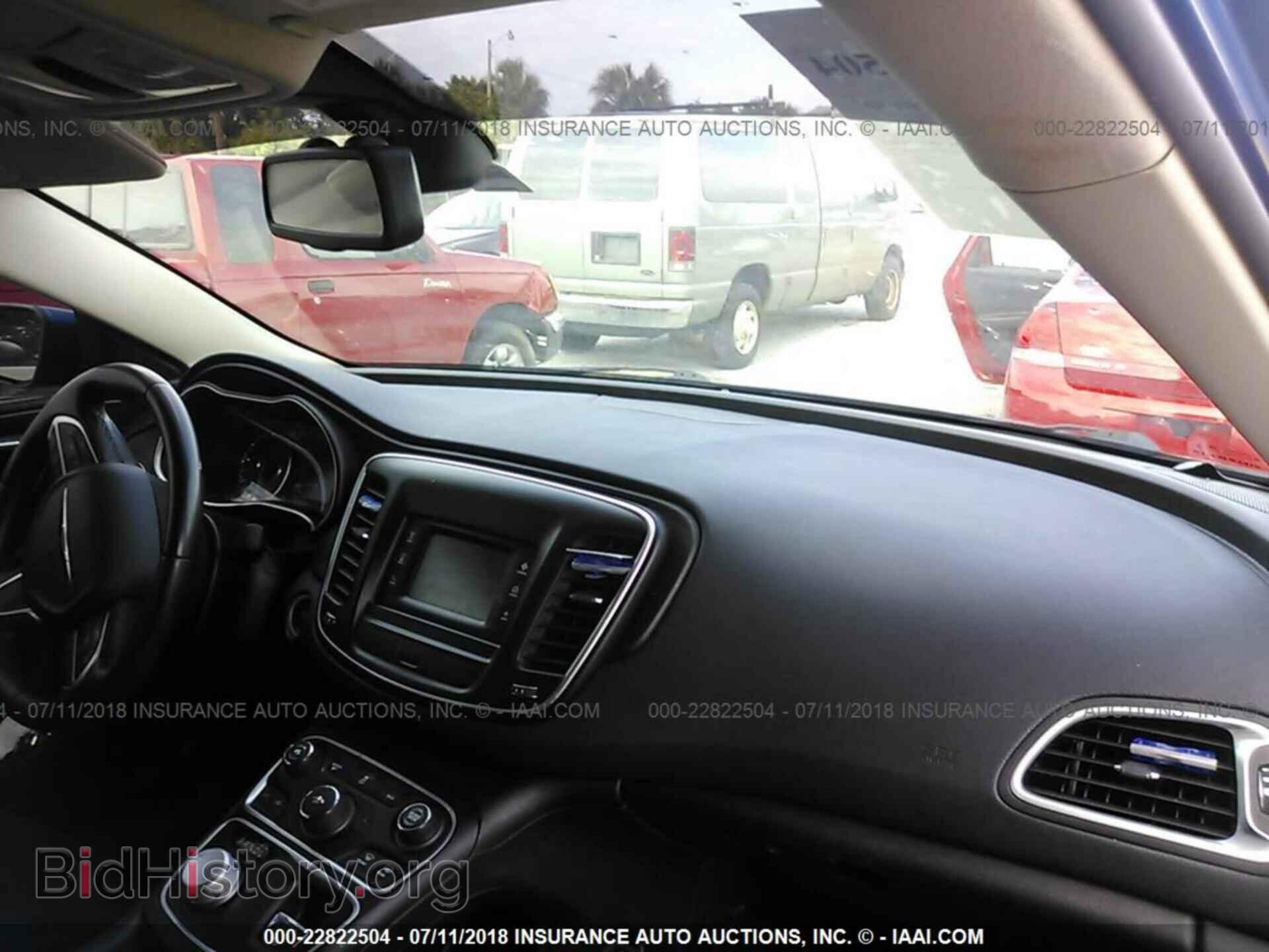 2015 Chrysler 200 - VIN: 1C3CCCABXFN724946 - Photo 5