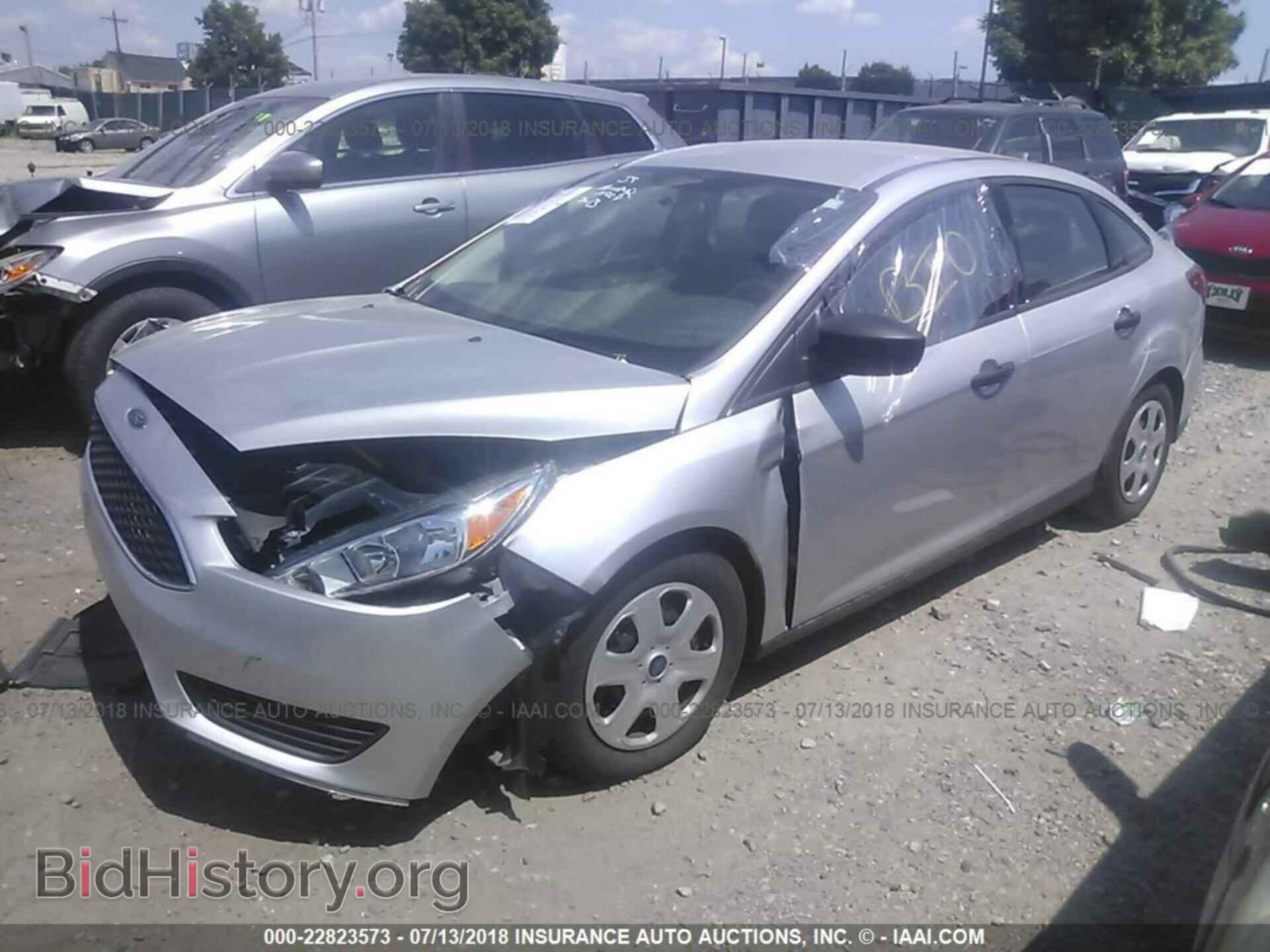 2016 Ford Focus - VIN: 1FADP3E25GL232360 - Photo 2