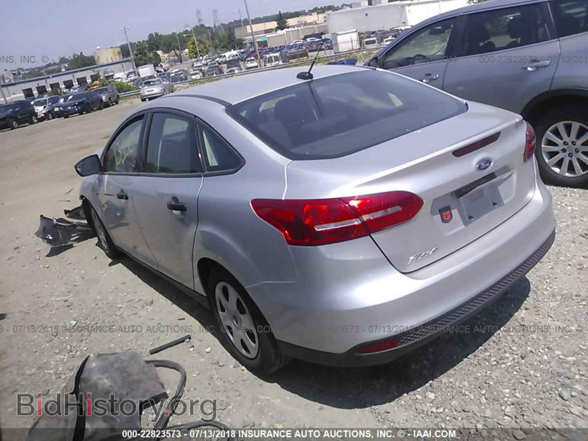 2016 Ford Focus - VIN: 1FADP3E25GL232360 - Photo 3