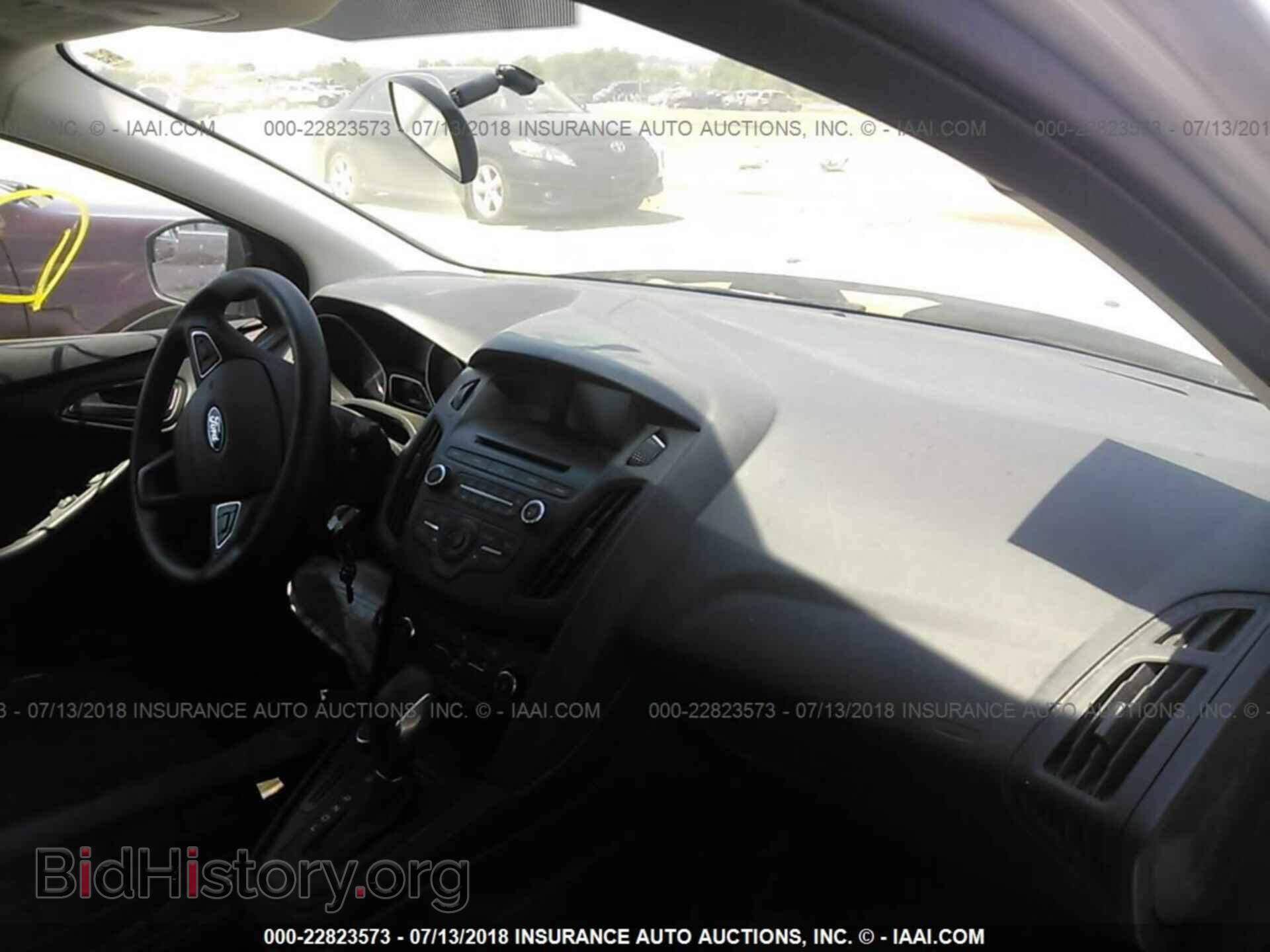 2016 Ford Focus - VIN: 1FADP3E25GL232360 - Photo 5