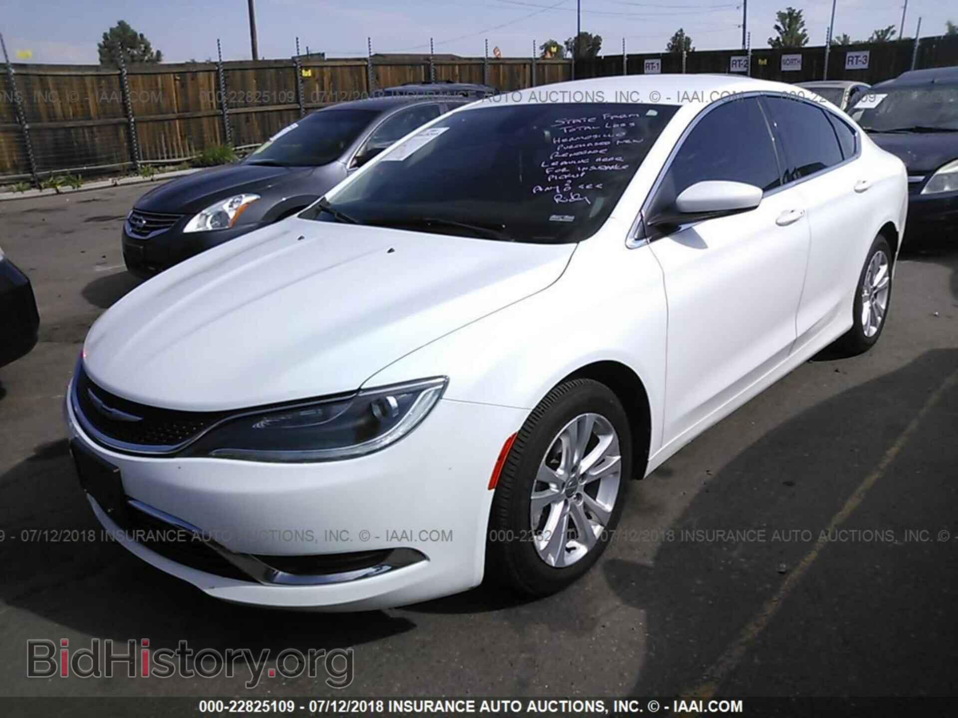 2015 Chrysler 200 - VIN: 1C3CCCAB7FN661675 - Photo 2