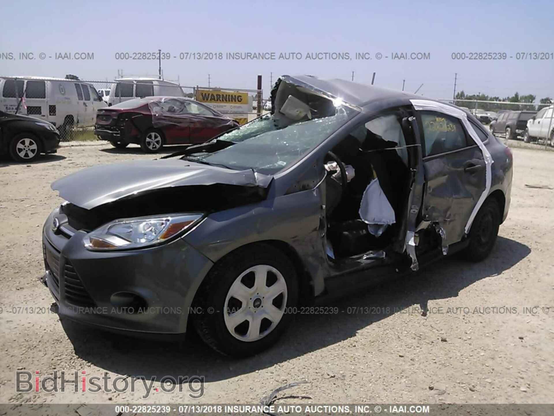 2014 Ford Focus - VIN: 1FADP3E27EL380166 - Photo 2