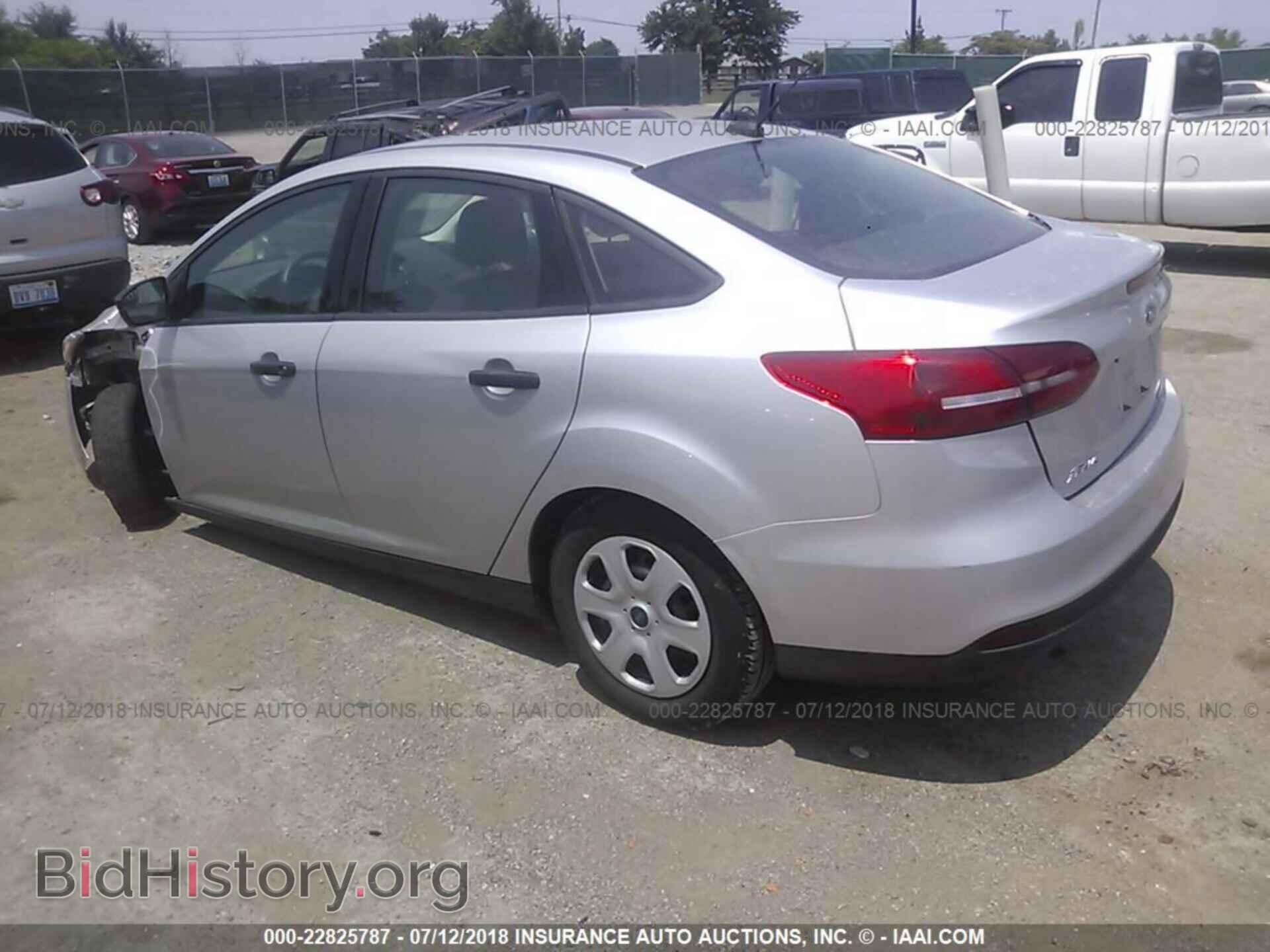 2016 Ford Focus - VIN: 1FADP3E24GL403681 - Фото 3