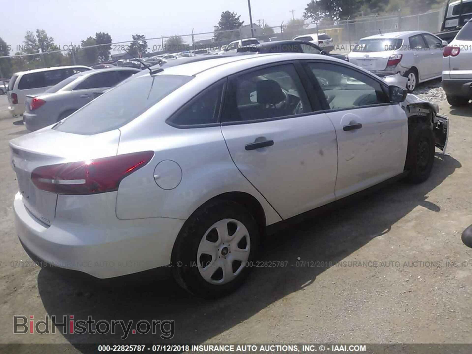 2016 Ford Focus - VIN: 1FADP3E24GL403681 - Фото 4