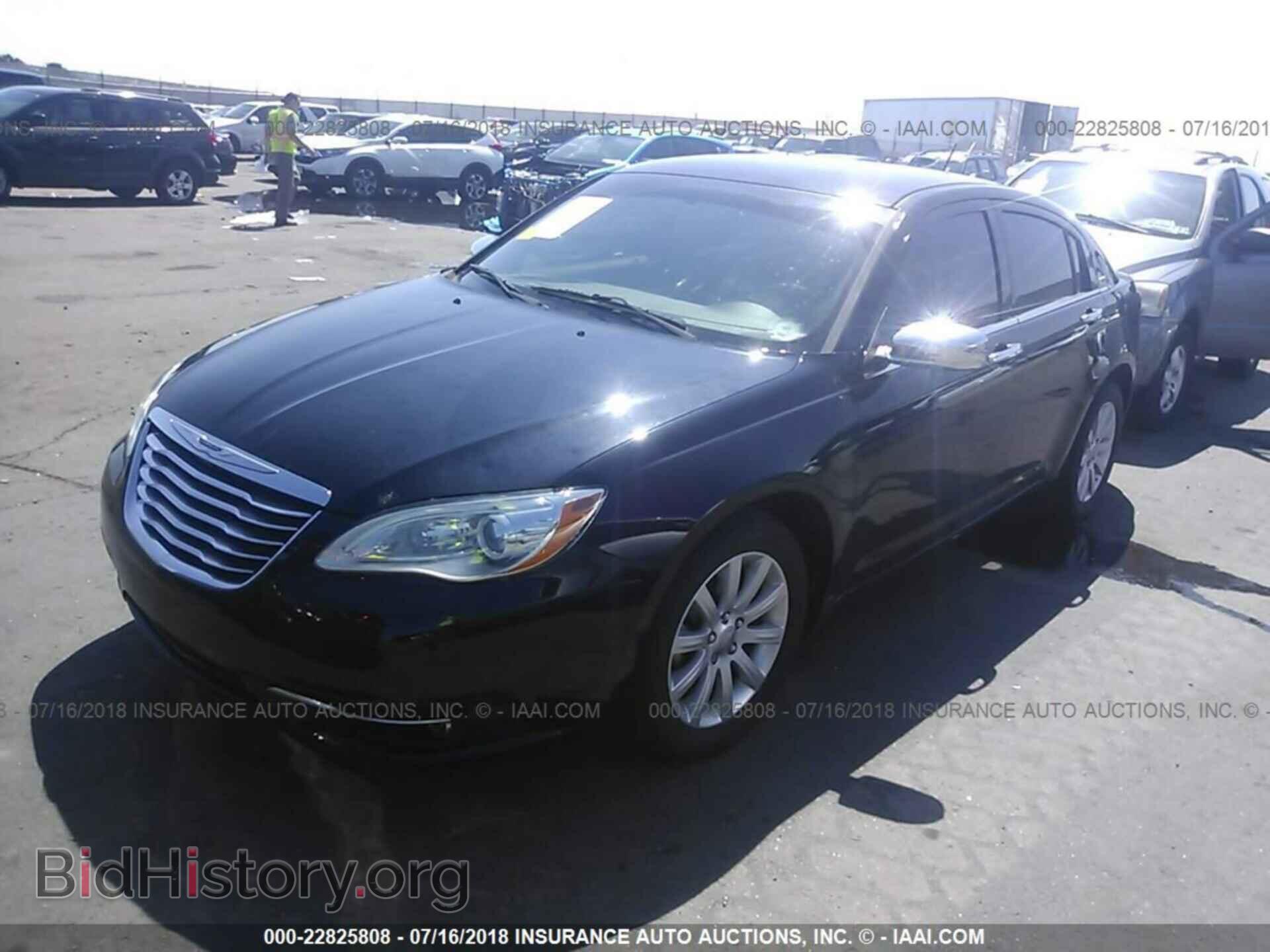 2014 Chrysler 200 - VIN: 1C3CCBCG9EN100072 - Photo 2