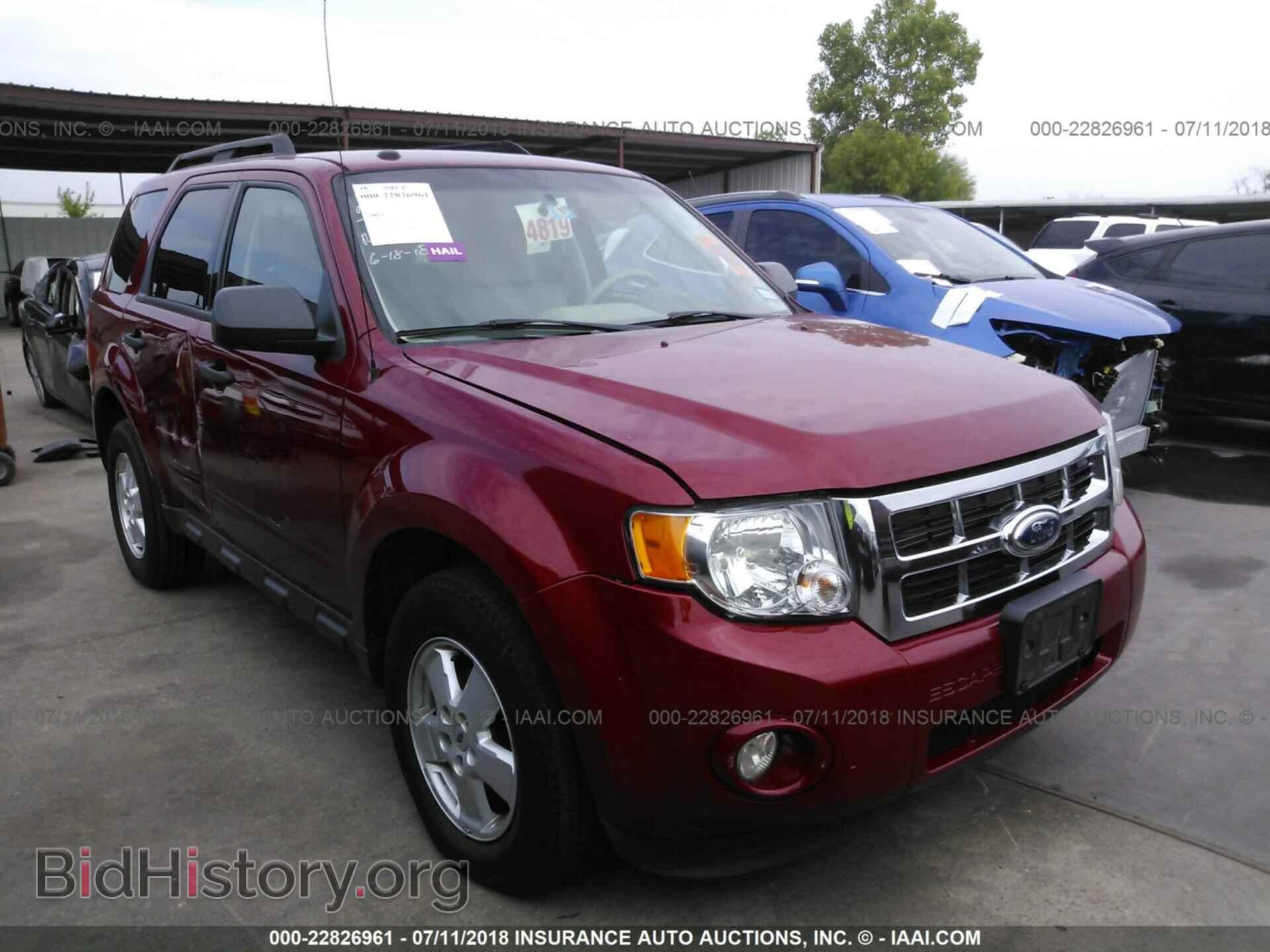 Photo 1FMCU0D73BKB37235 - Ford Escape 2011