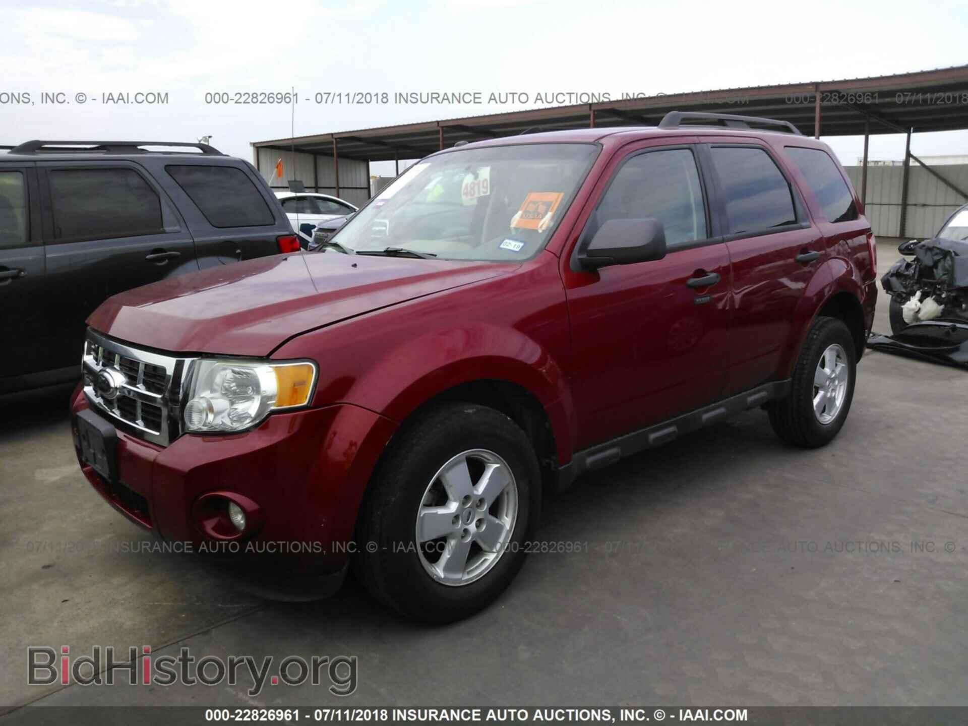 2011 Ford Escape - VIN: 1FMCU0D73BKB37235 - Photo 2