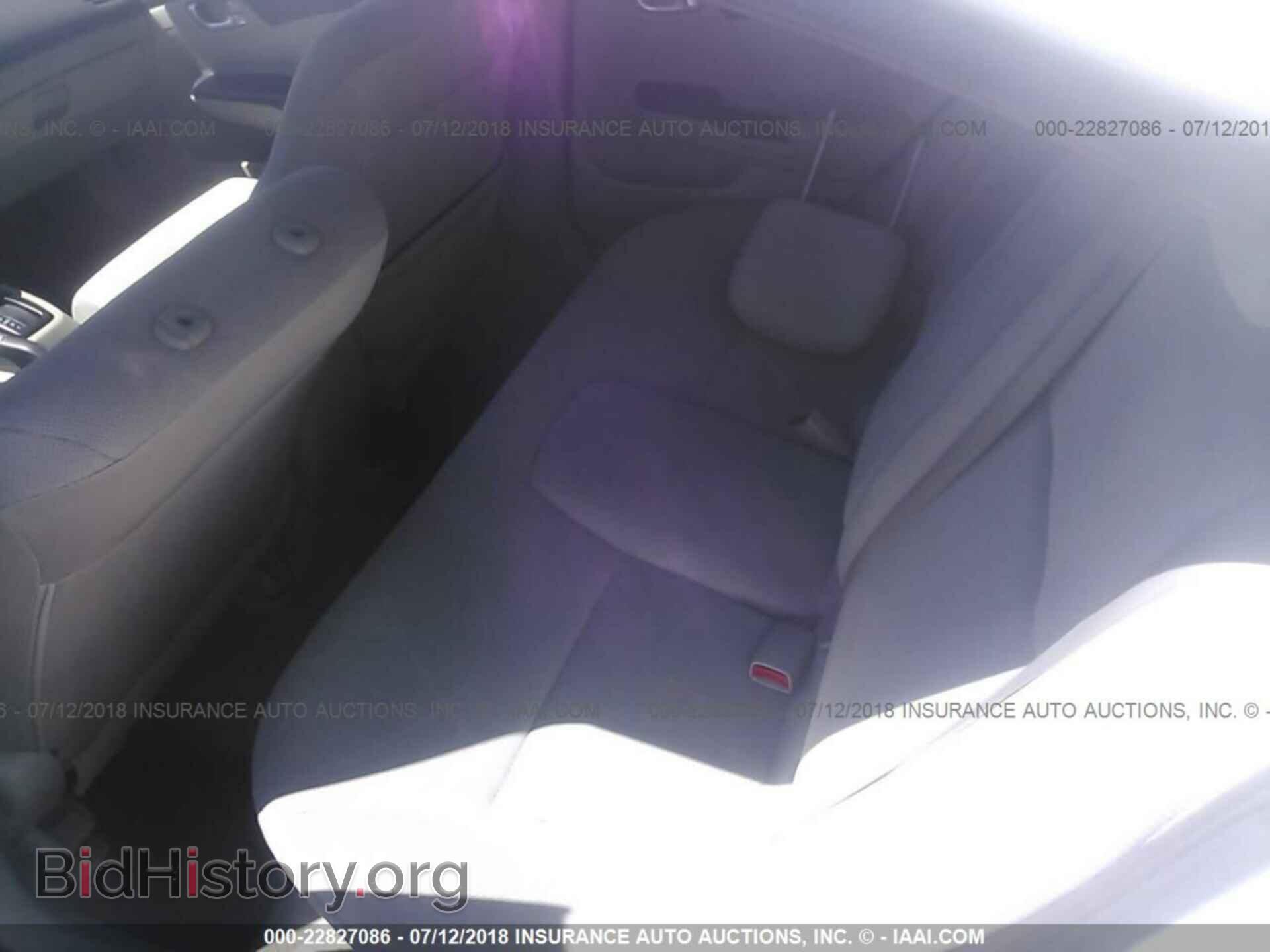 2012 Honda Civic - VIN: 2HGFB2F84CH548484 - Photo 8