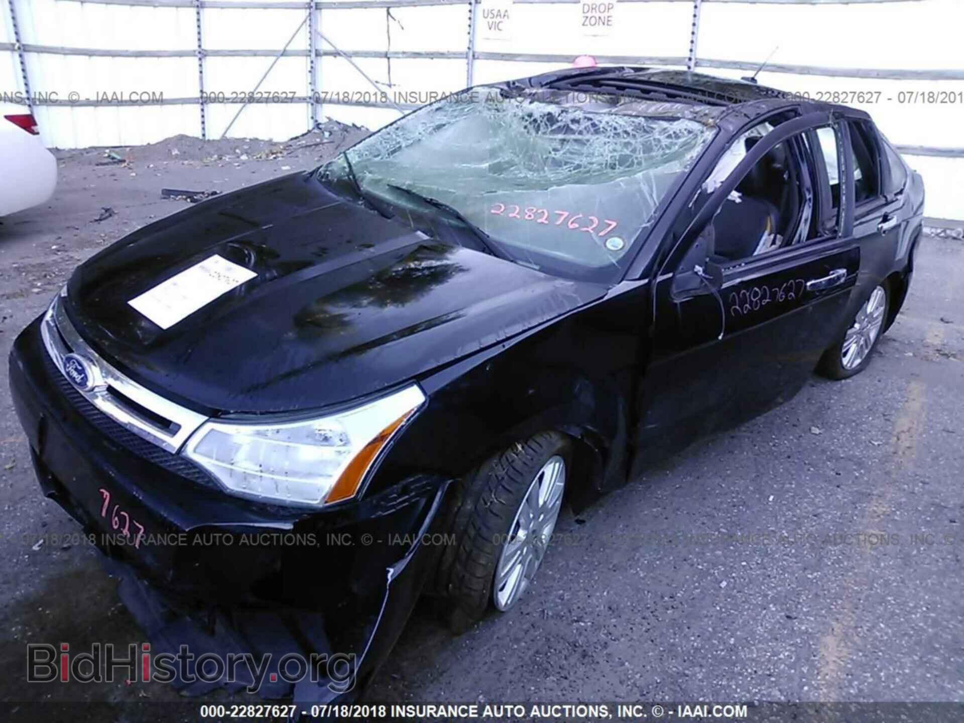 2011 Ford Focus - VIN: 1FAHP3HN3BW184002 - Фото 2