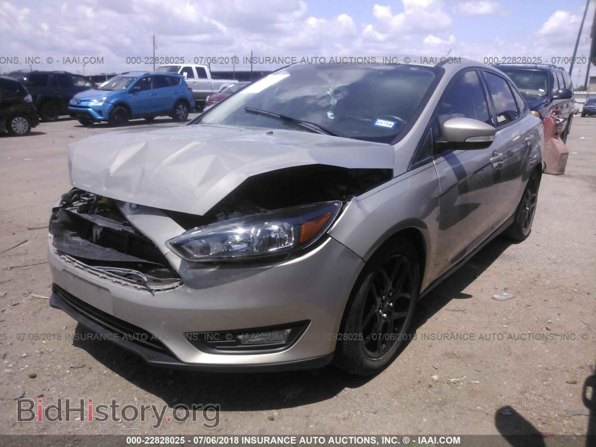 2016 Ford Focus - VIN: 1FADP3F21GL239675 - Photo 2