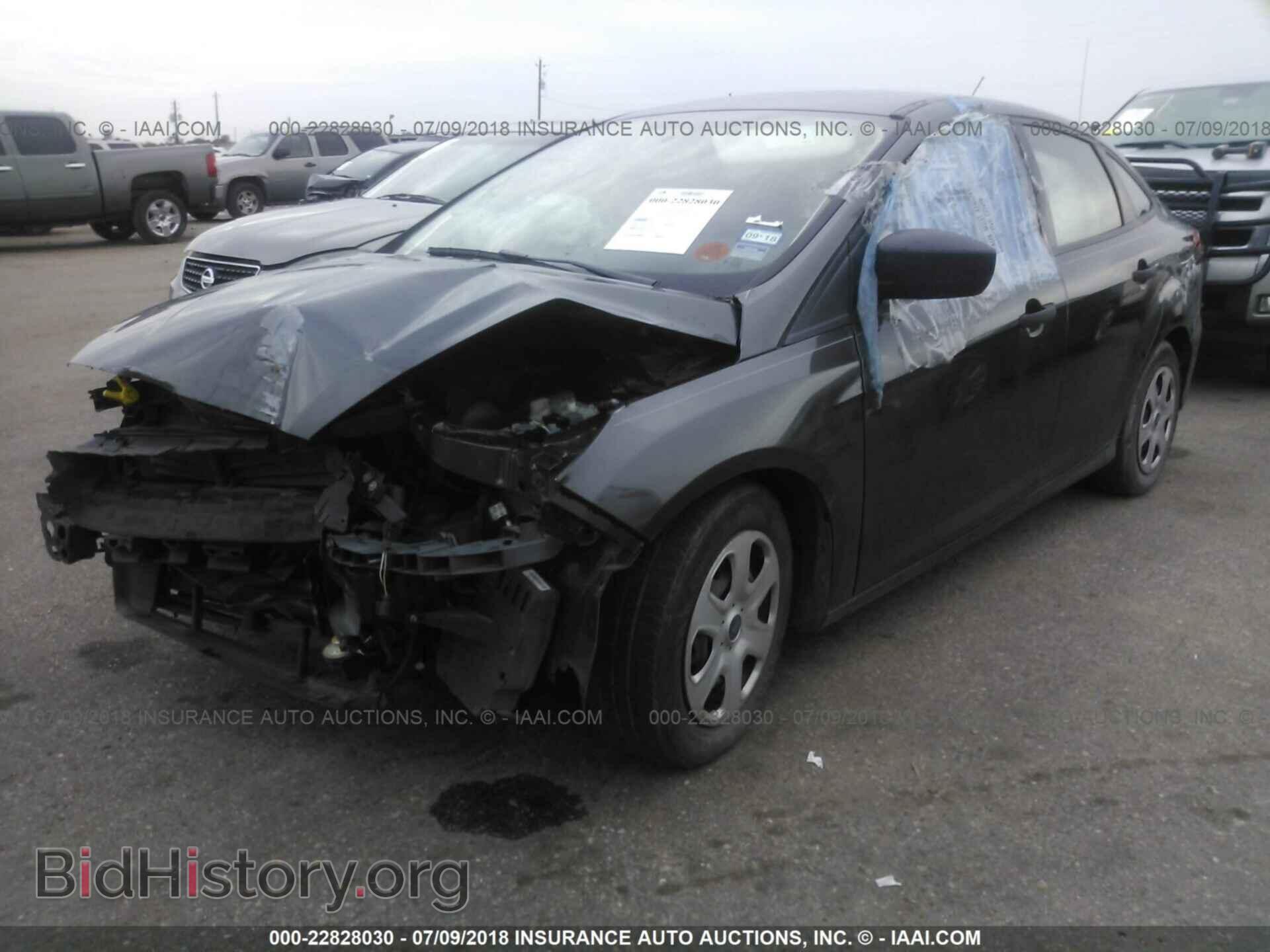 2016 Ford Focus - VIN: 1FADP3E2XGL212413 - Фото 2
