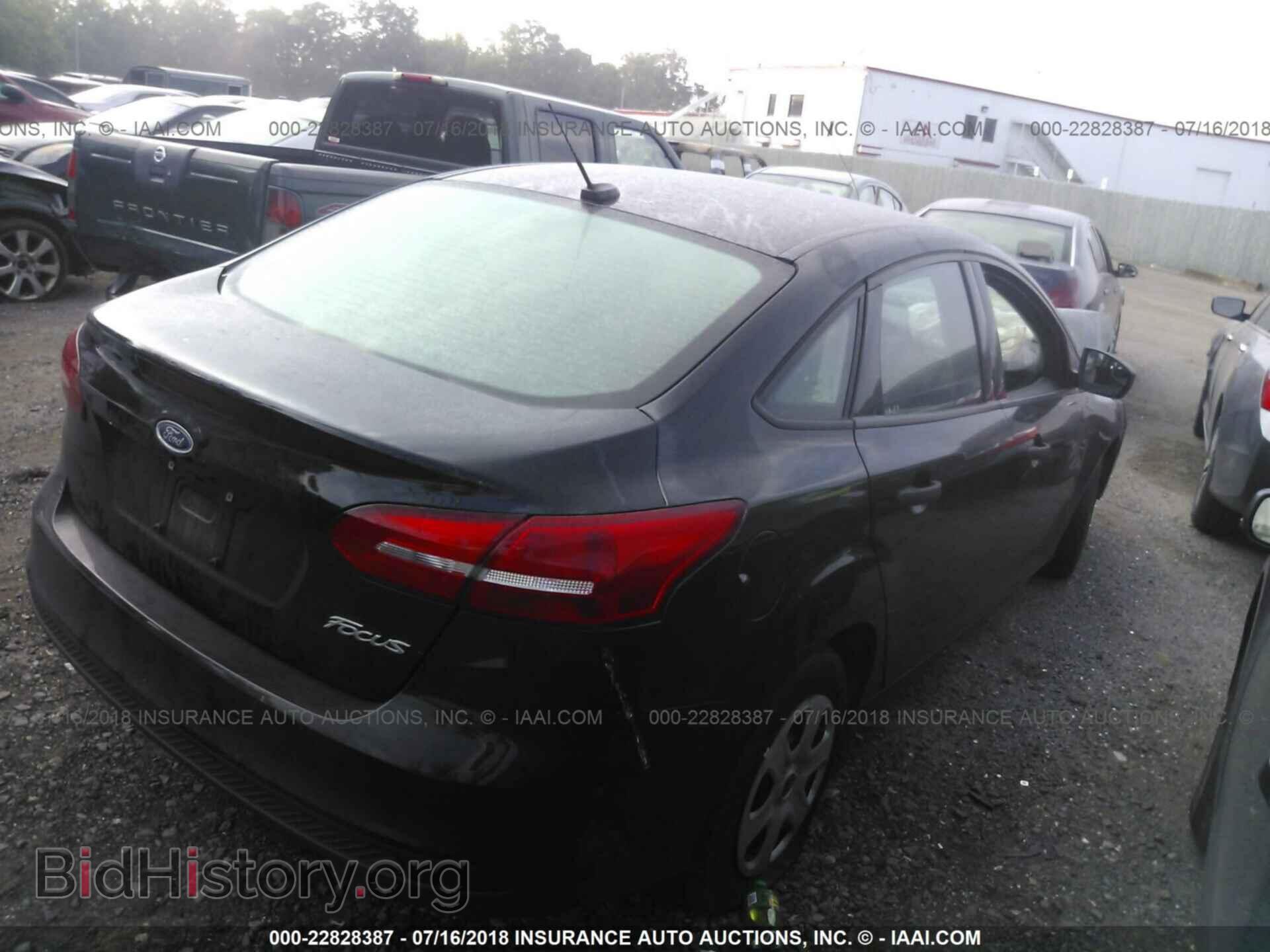 2017 Ford Focus - VIN: 1FADP3E24HL218628 - Фото 4