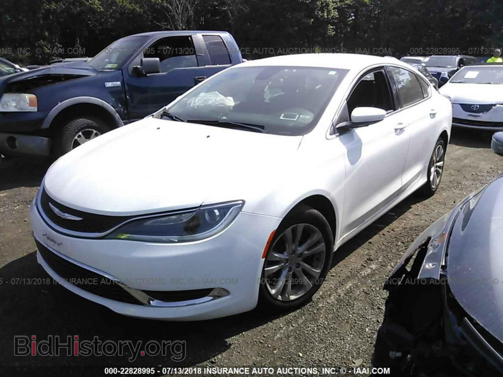 2015 Chrysler 200 - VIN: 1C3CCCAB8FN642455 - Photo 2