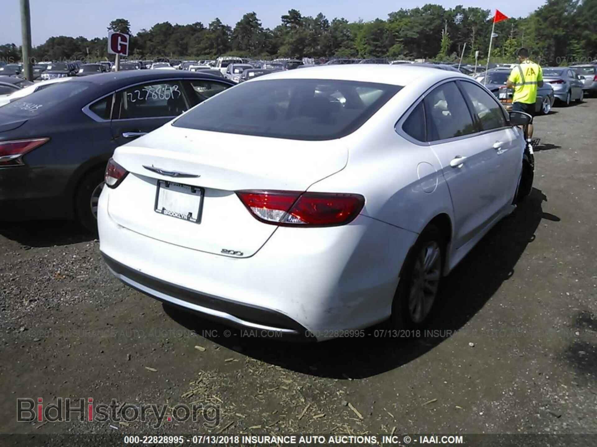 2015 Chrysler 200 - VIN: 1C3CCCAB8FN642455 - Photo 4
