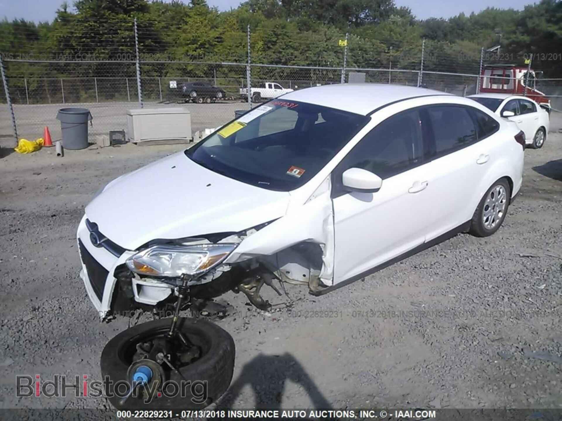 2012 Ford Focus - VIN: 1FAHP3F27CL417987 - Фото 2