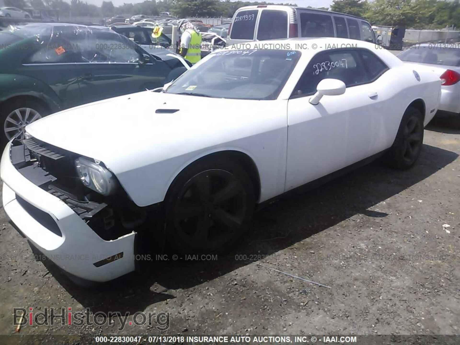 2014 Dodge Challenger - VIN: 2C3CDYAG3EH162272 - Фото 2